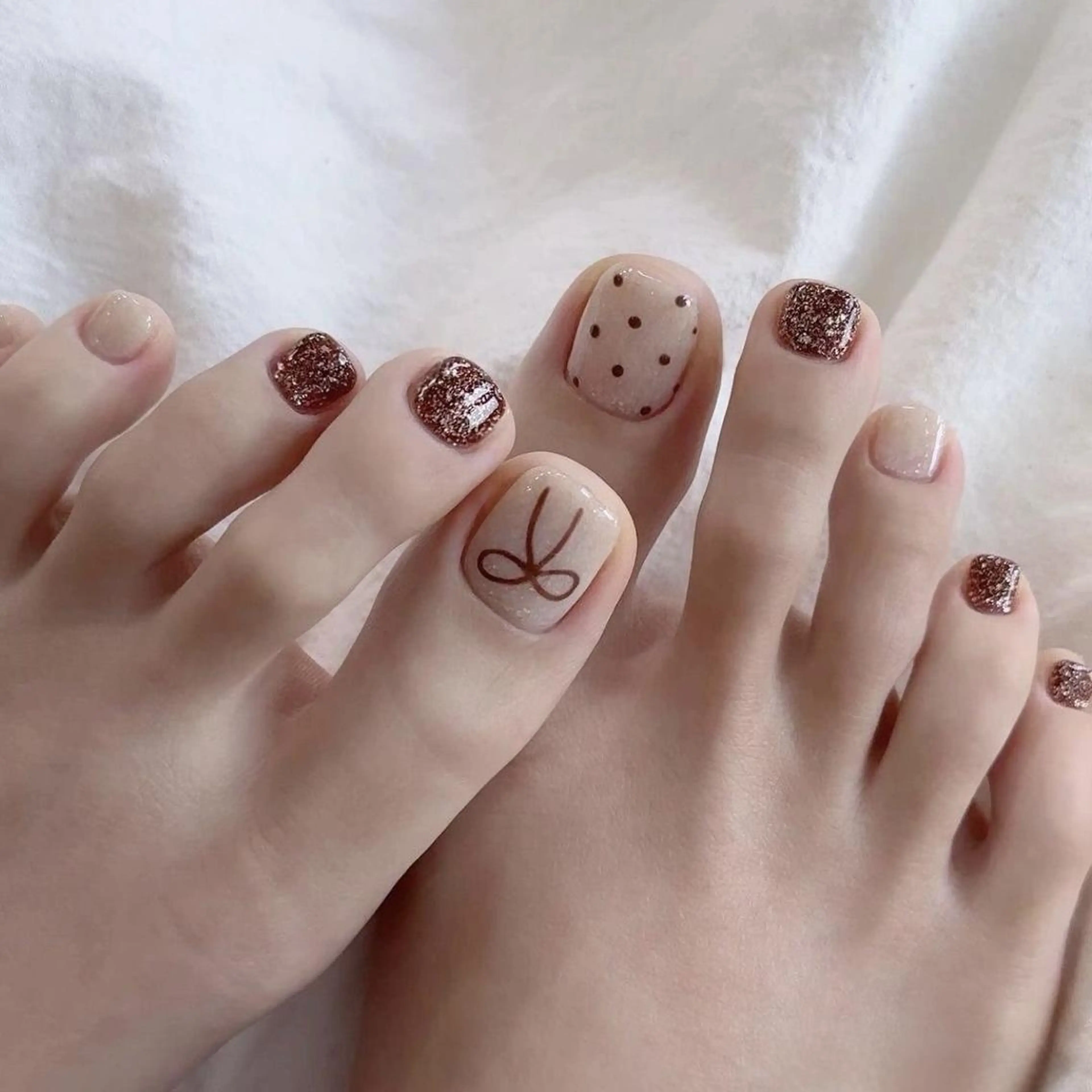 ネイル 長さ出し フレンチネイル グラデーション 卒業式 マグネットネイル フットネイル MIHANA YUKIのネイルデザイン