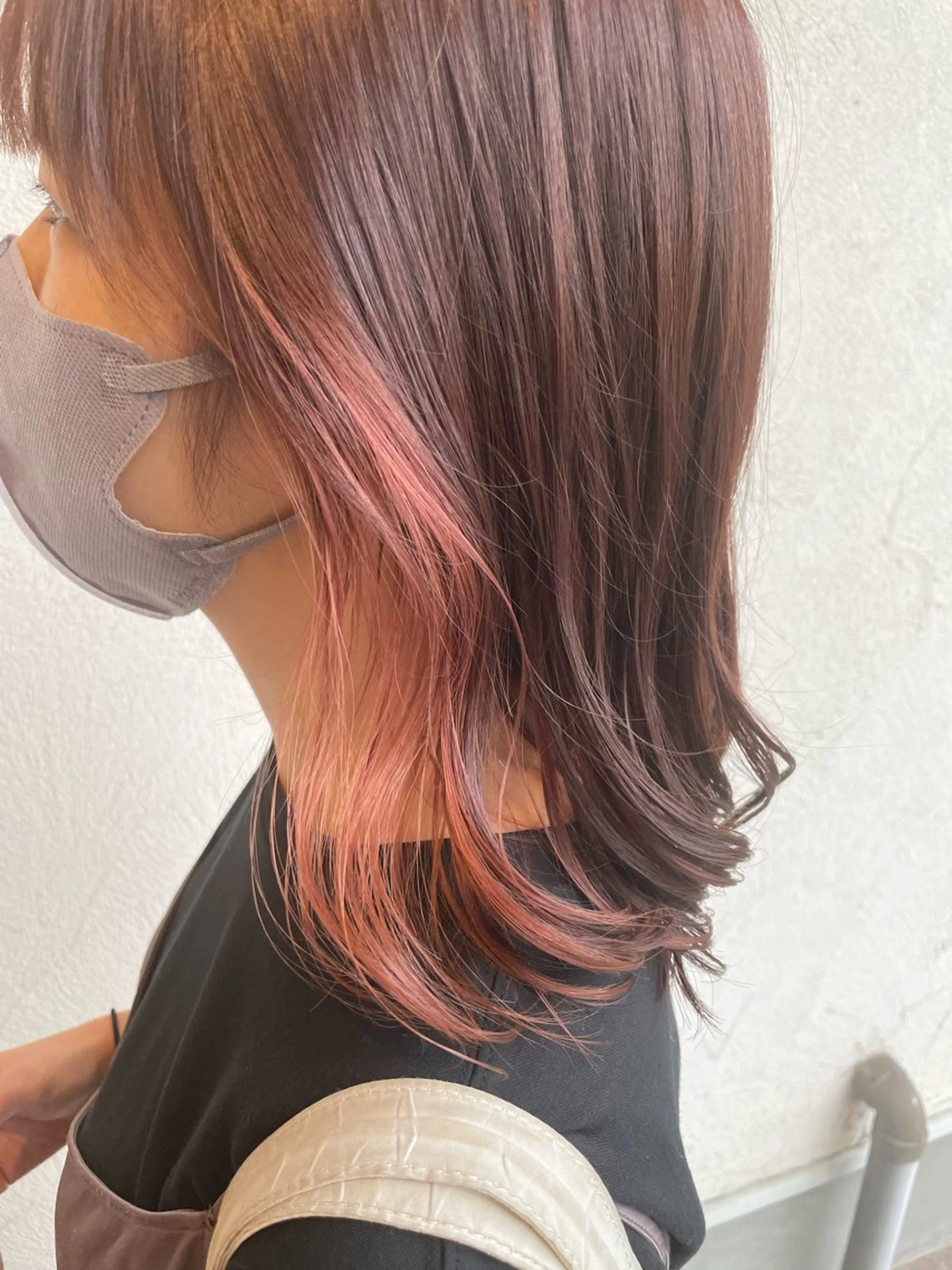 ミディアム カラー ブラウンカラー ピンクカラー ピンクブラウン カット ヘアカラー COEUR所属・山下 襟華のヘアスタイル