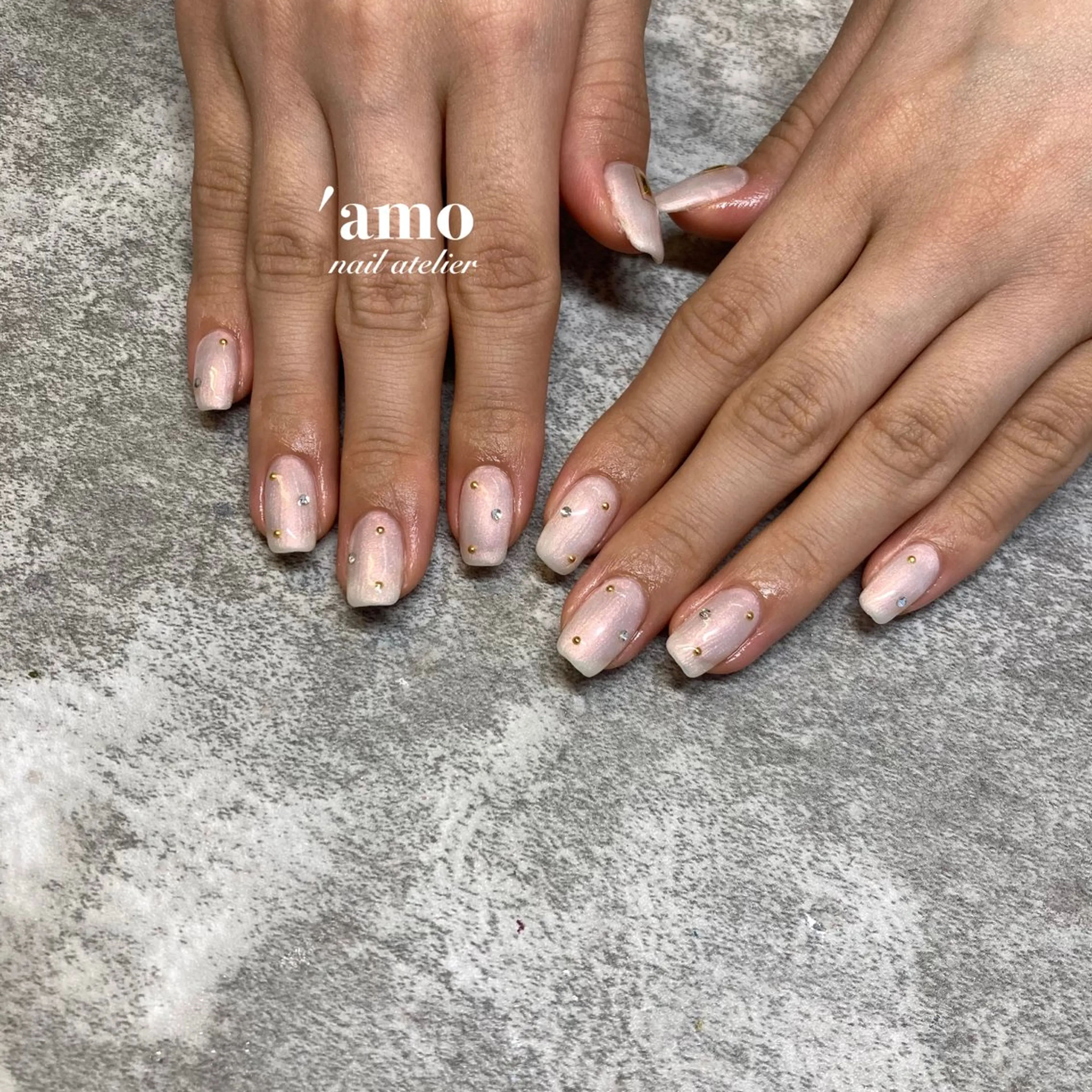 ネイル オーロラネイル フットネイル ジェルネイル ニュアンスネイル パラジェル 'amo nail atelierのネイルデザイン