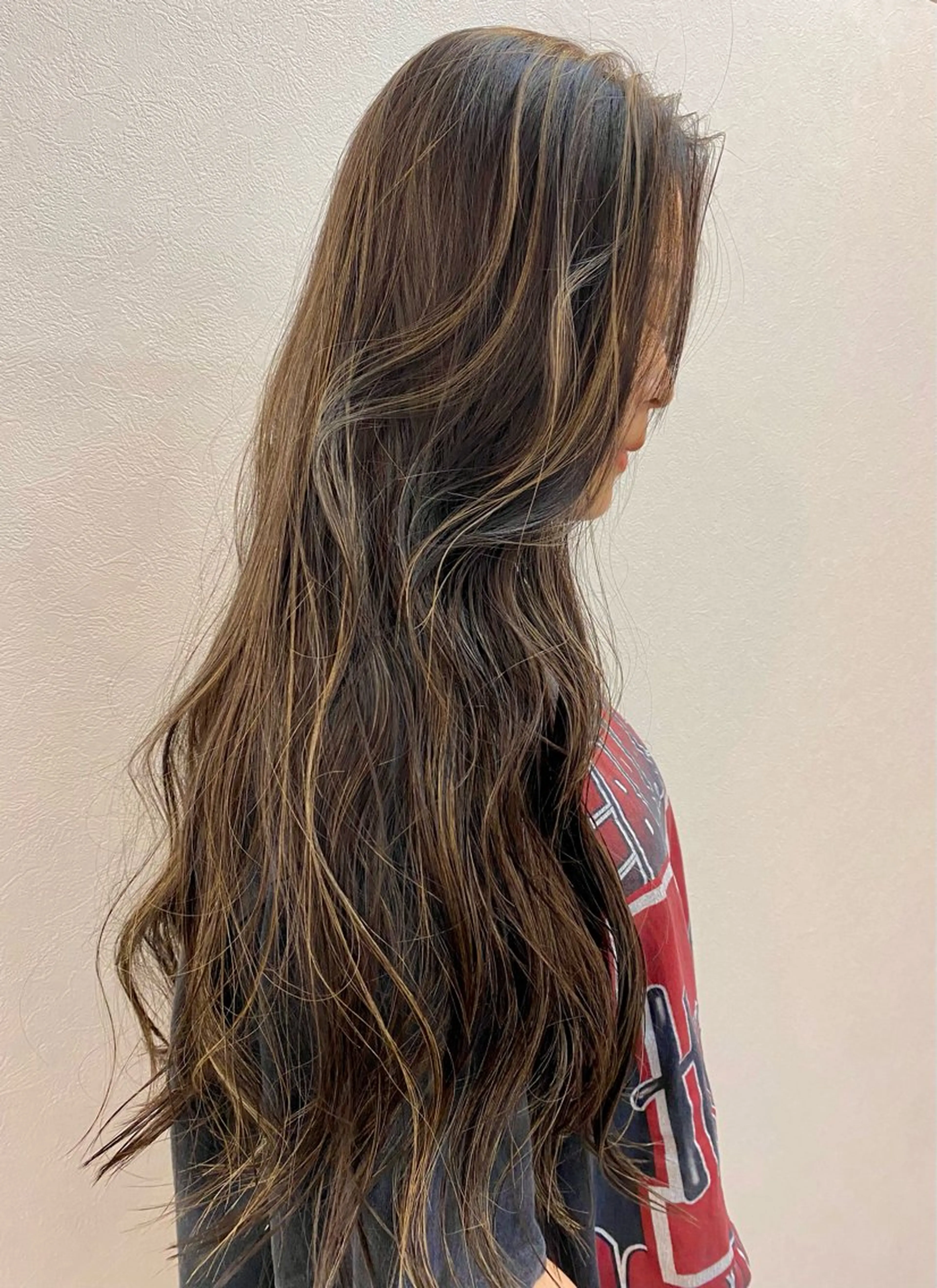 ロング 切りっぱなしボブ ボブ くびれヘア 髪質改善 レイヤーカット ヘアカラー SALT WATER所属・南堀江ハイトーン ×カットMIKU🍒のヘアスタイル