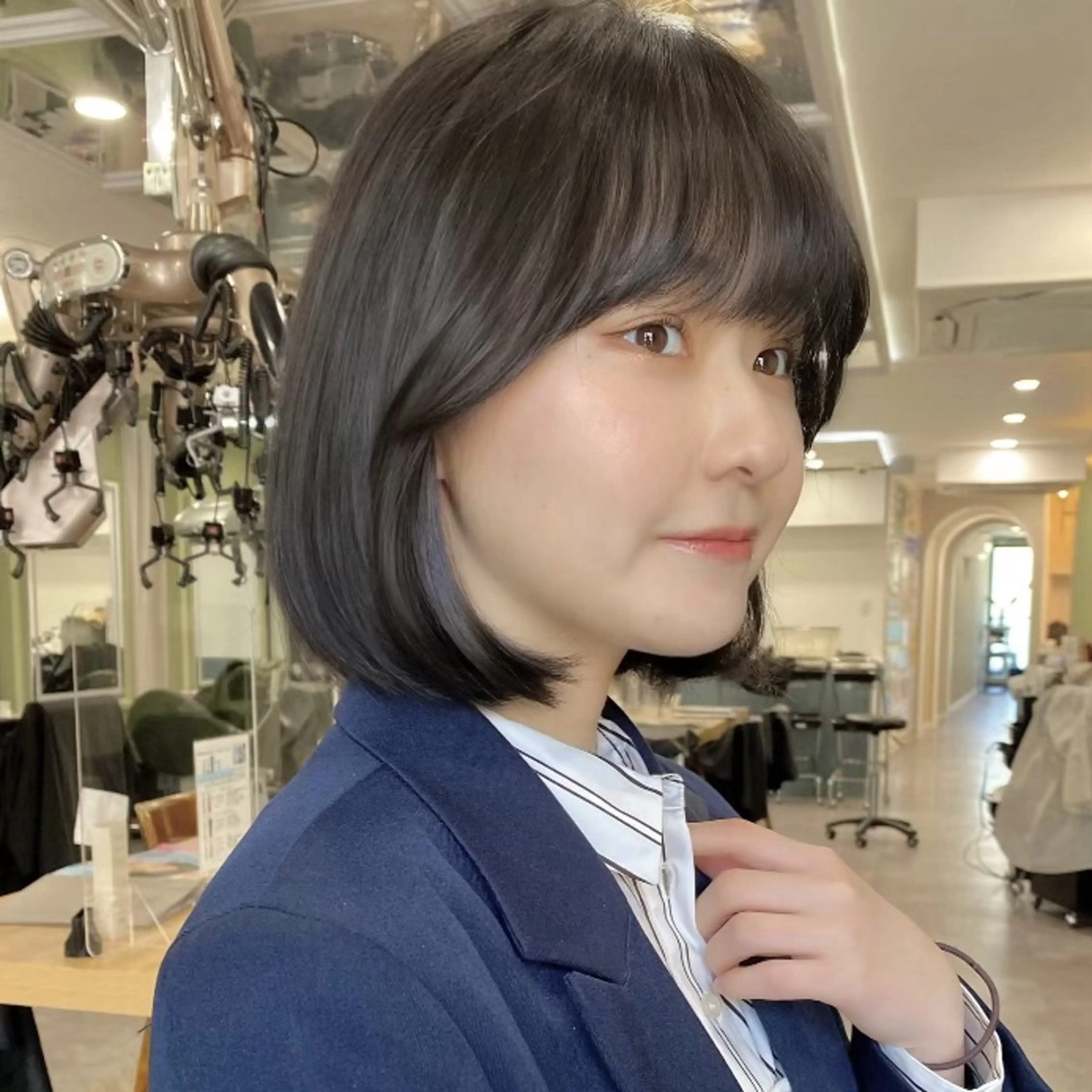 ミディアム カラー グレージュ ボブ カット ヘアカラー トリートメント ボブ/縮毛矯正/ レイヤー/塚田のヘアスタイル