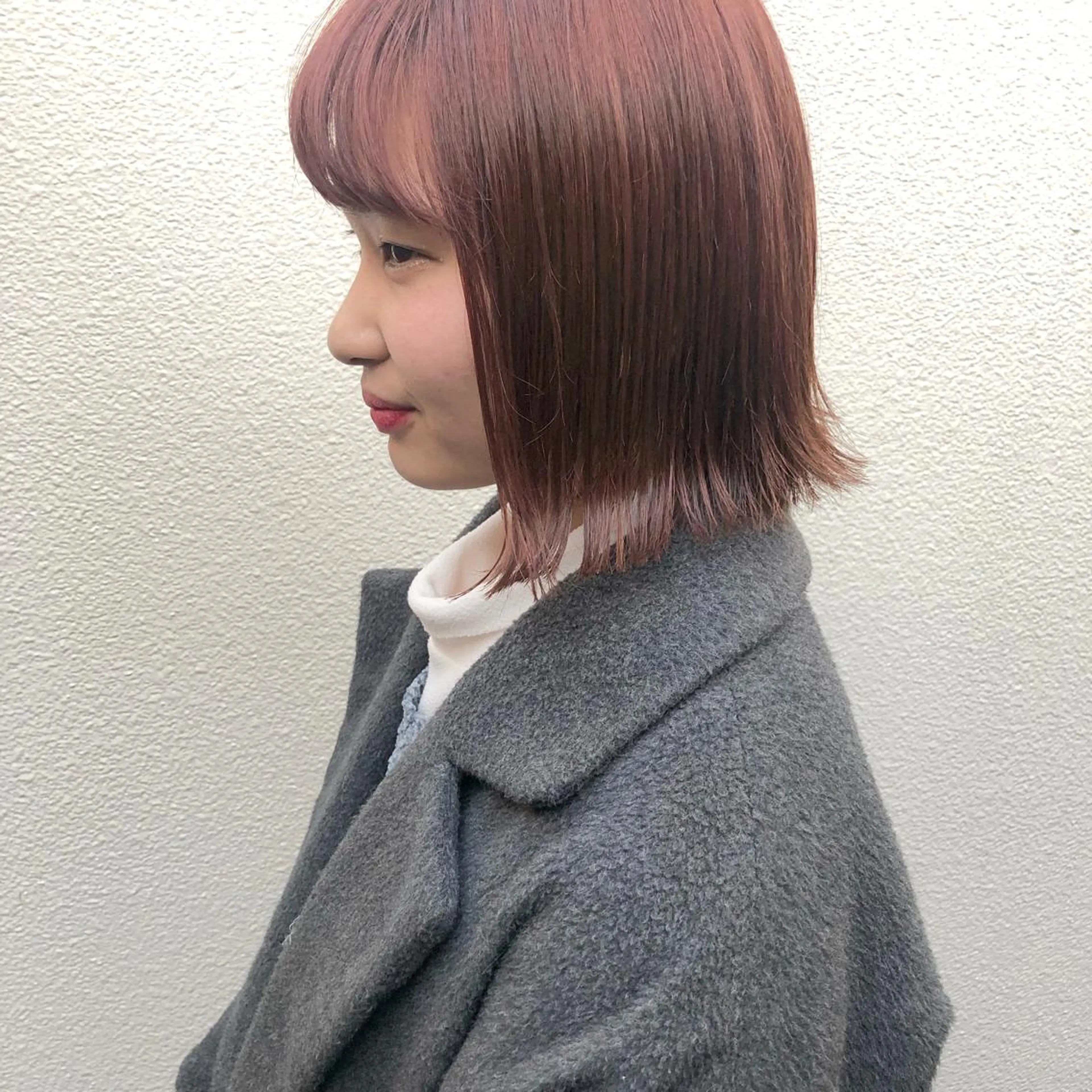 ミディアム カラー レッドカラー ボブ 横山 莉奈のヘアスタイル