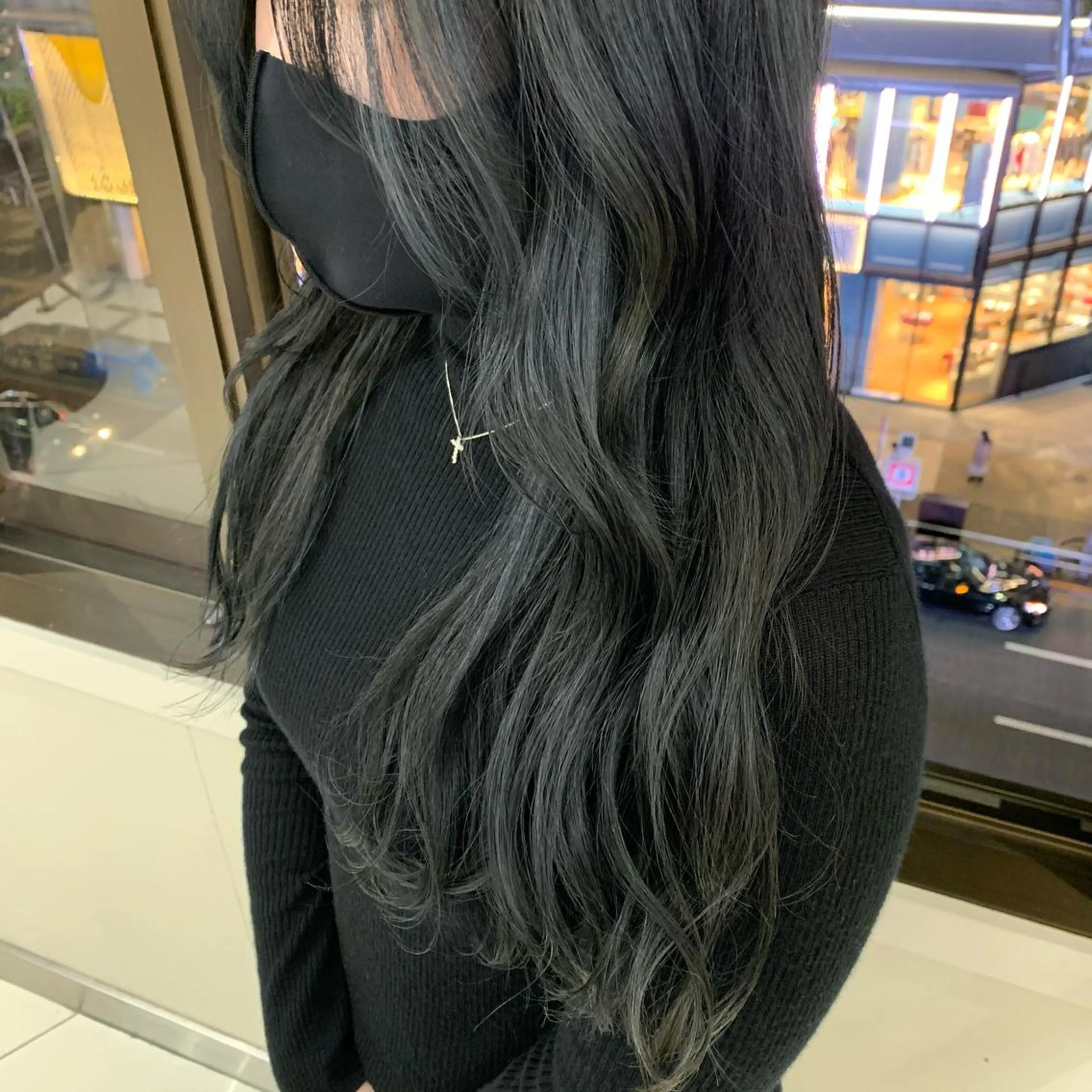 ロング カラー レイヤーカット raika .のヘアスタイル