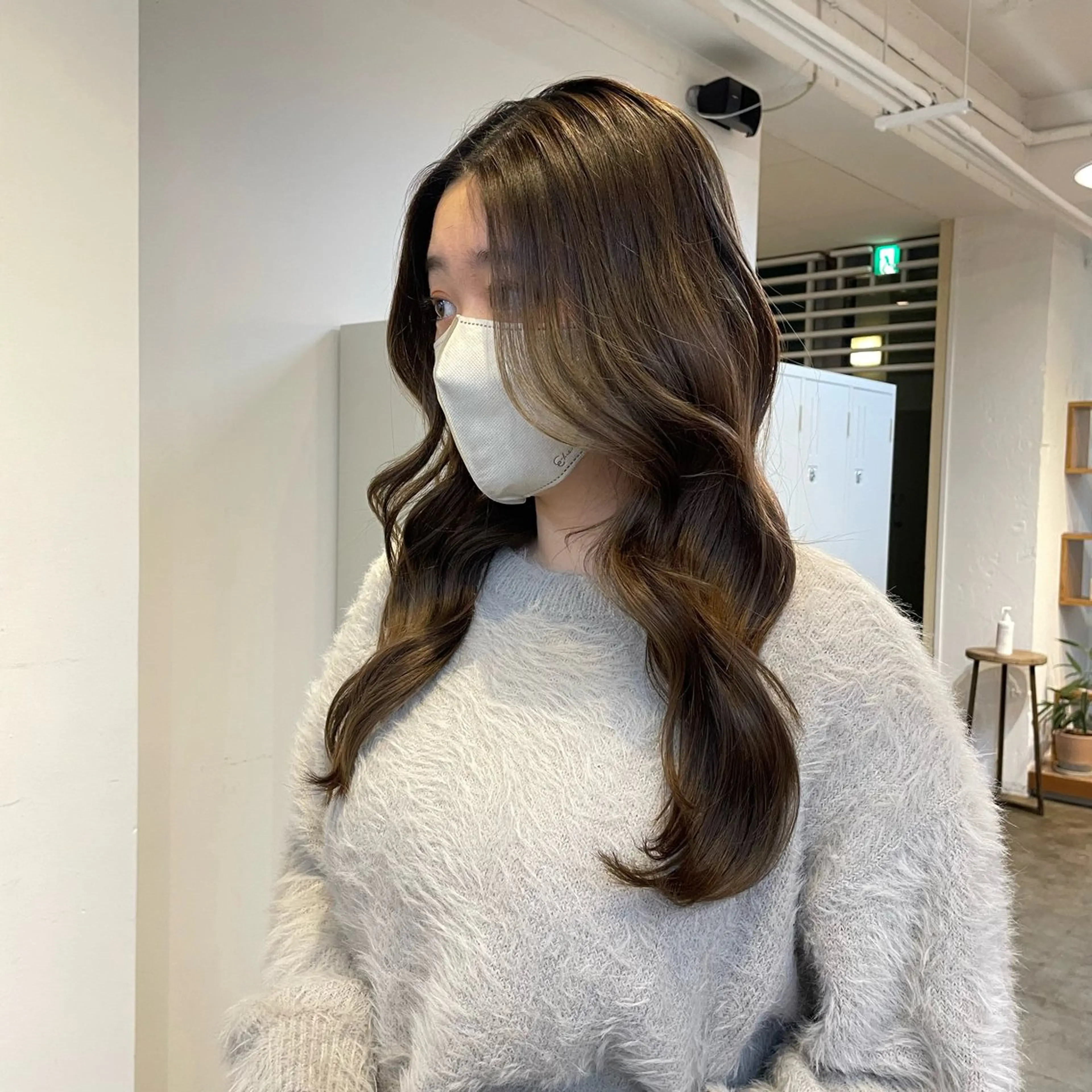ロング mina / 透明感ベージュカラーのヘアスタイル