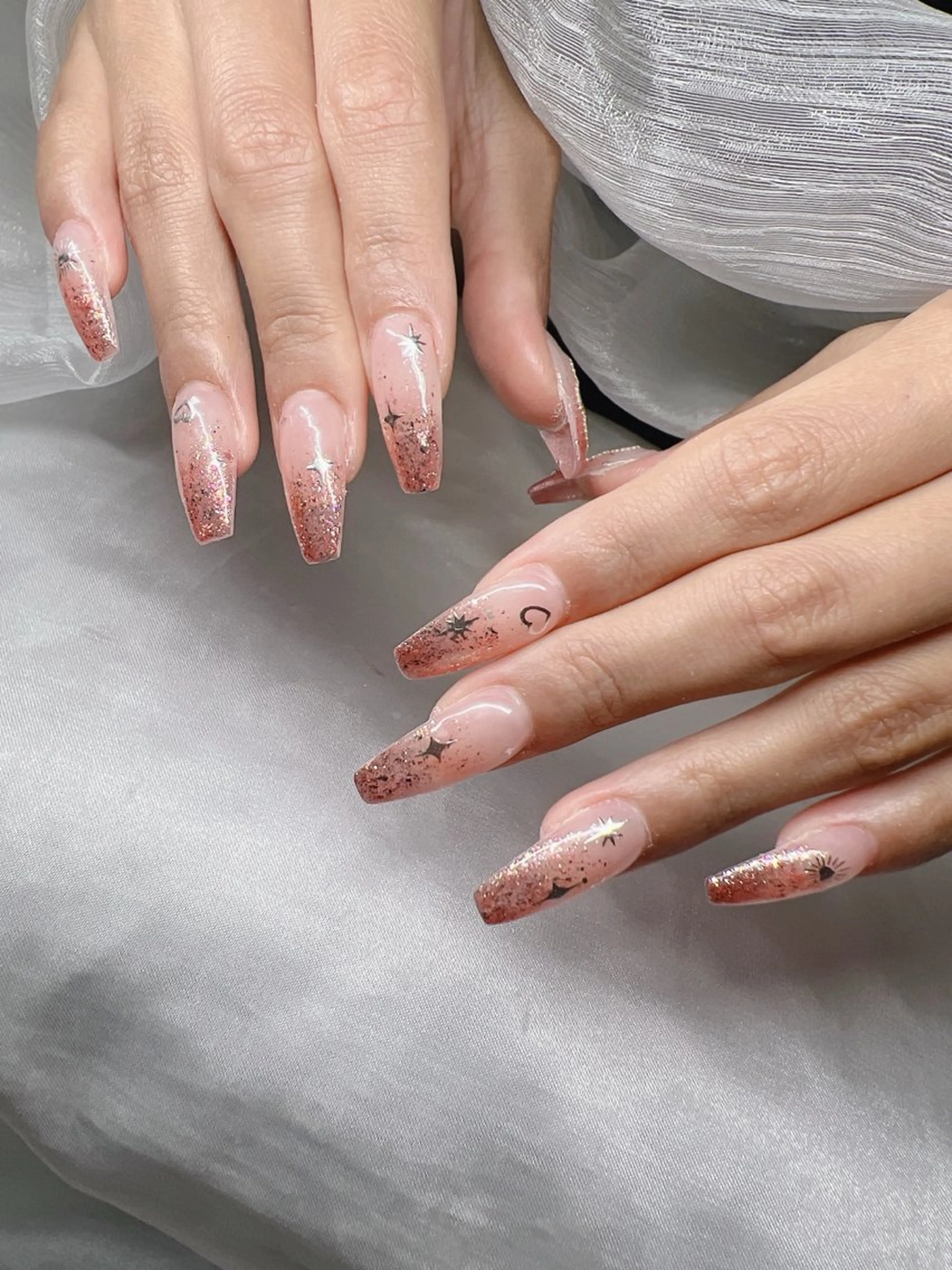 ネイル 長さ出し グラデーション 卒業式 キラキラネイル マグネットネイル ハンドネイル Lee Nailsのネイルデザイン