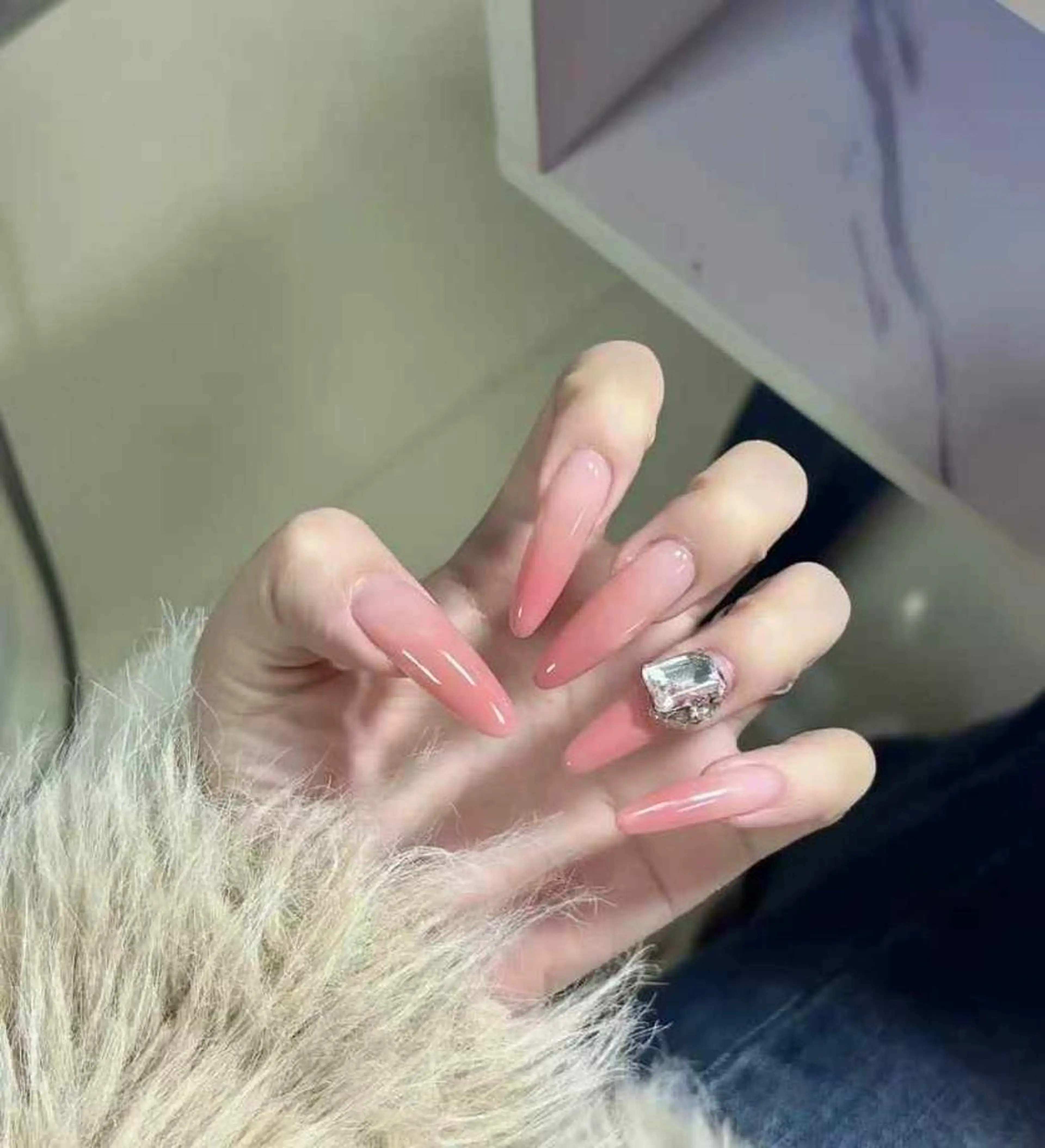 ネイル VIVIAN エイのネイルデザイン