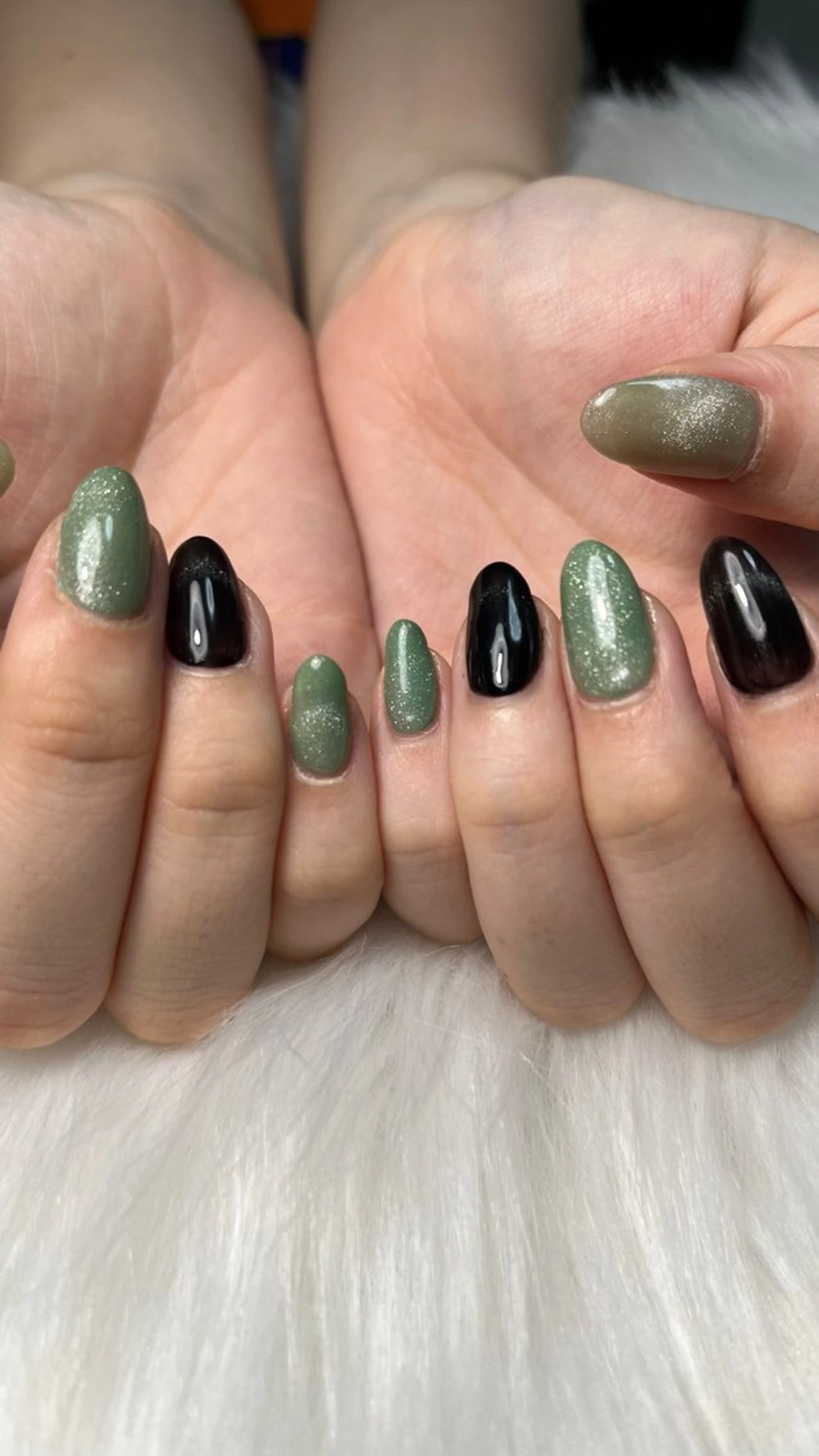 ネイル グリーン マグネットネイル ニュアンスネイル ハンドネイル Nail salon Hanakoのネイルデザイン