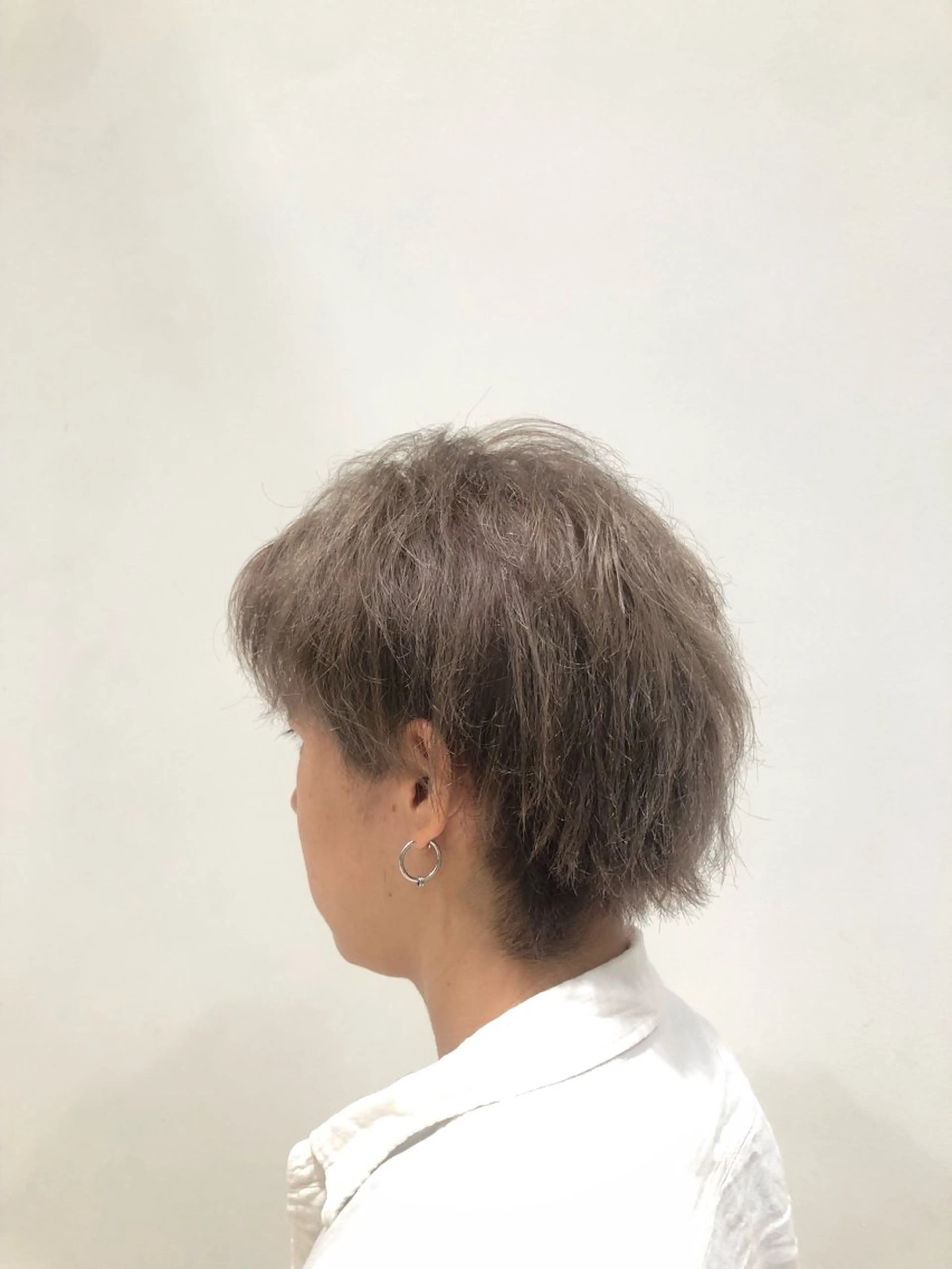 ショート ヘアカラー 三浦 航平のヘアスタイル