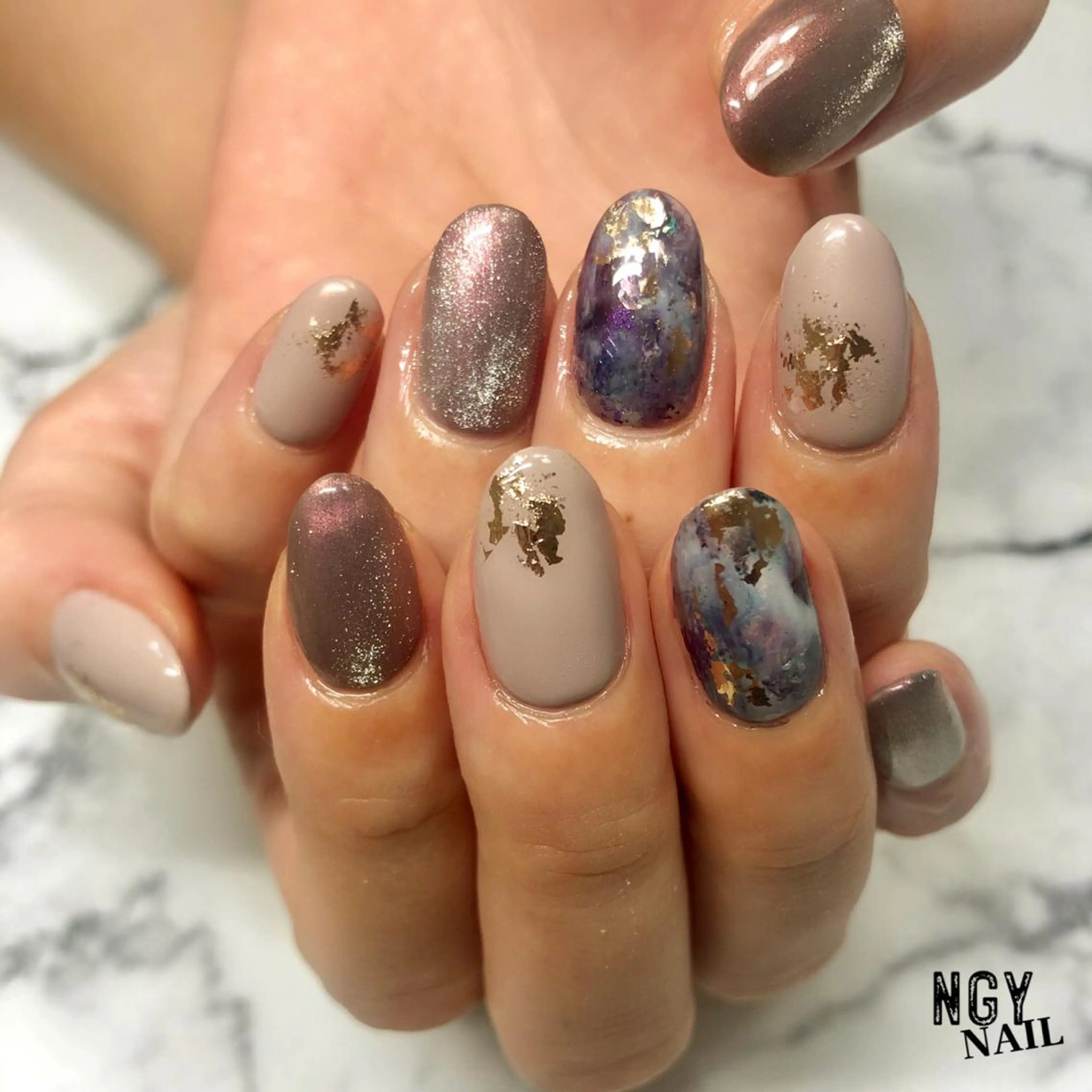 ネイル アートネイル マグネットネイル 大理石ネイル(マーブル) ニュアンスネイル ワンカラーネイル ハンドネイル NAIL NOWのネイルデザイン