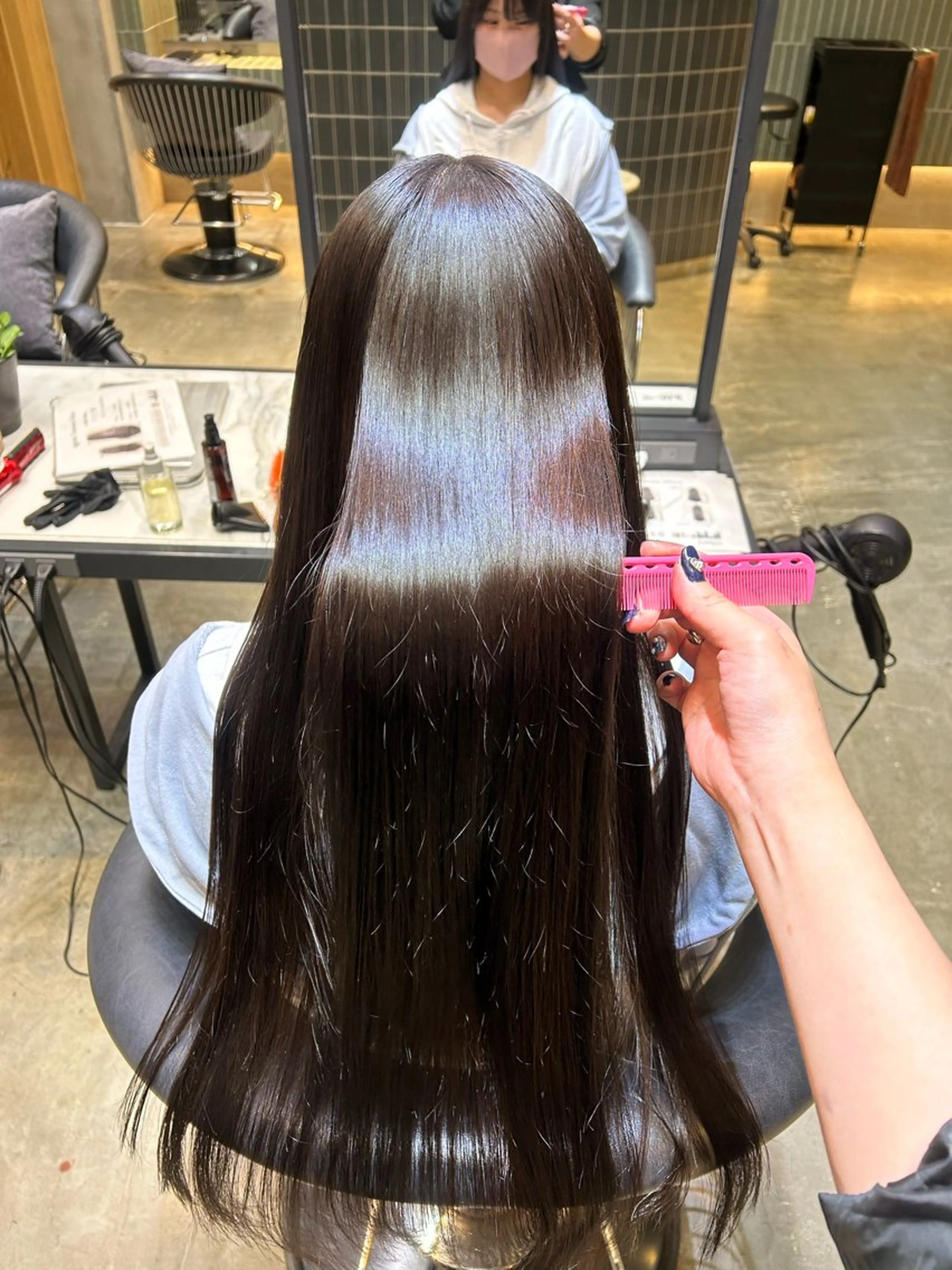 ロング 笑　璃  🎀／ ワンカラー／縮毛矯正のヘアスタイル