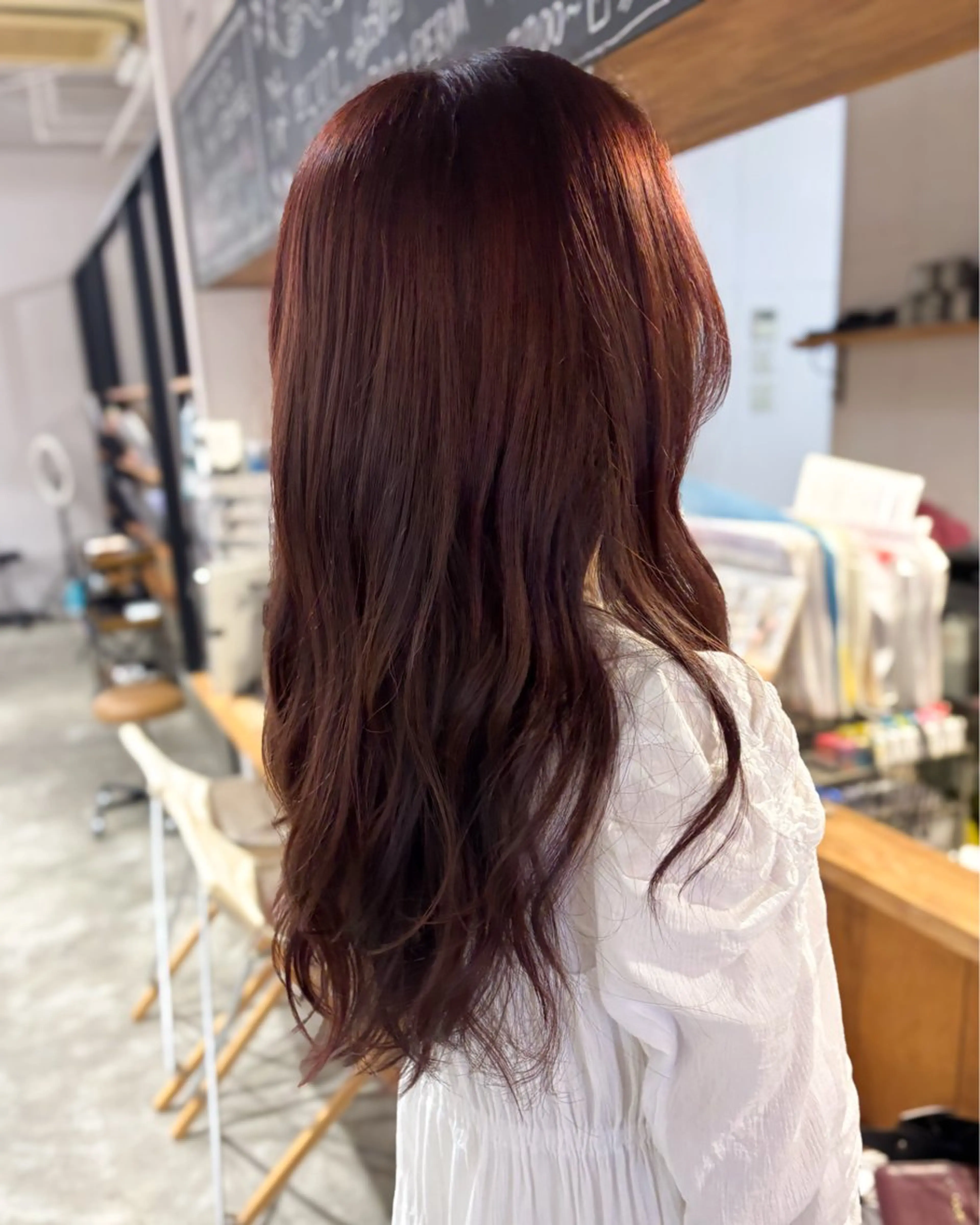 ロング カラー レッドカラー レイヤーカット 服部菜々瀬/ カットモデル募集中✨のヘアスタイル