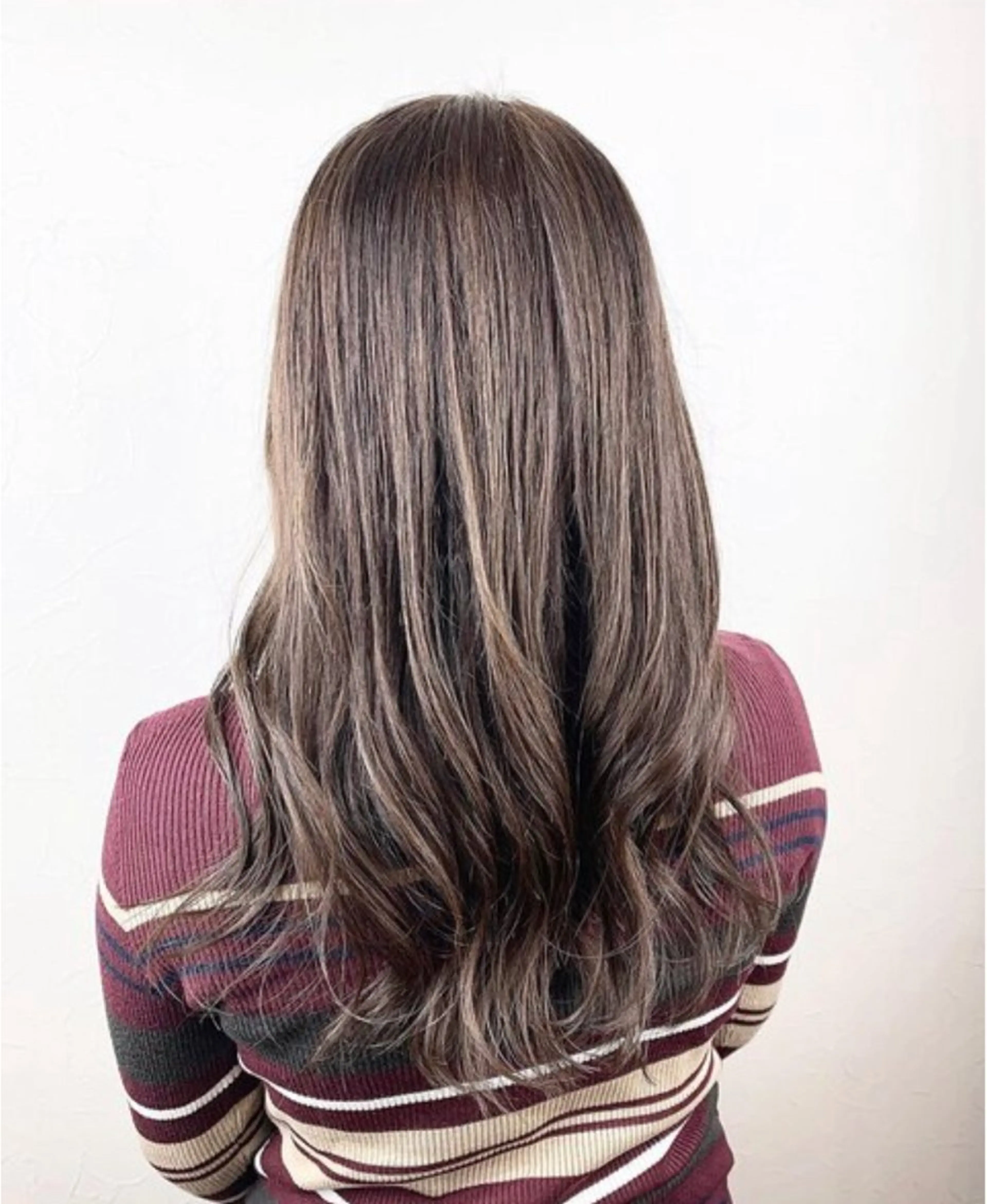 セミロング カット ヘアカラー トモタニ ミオのヘアスタイル