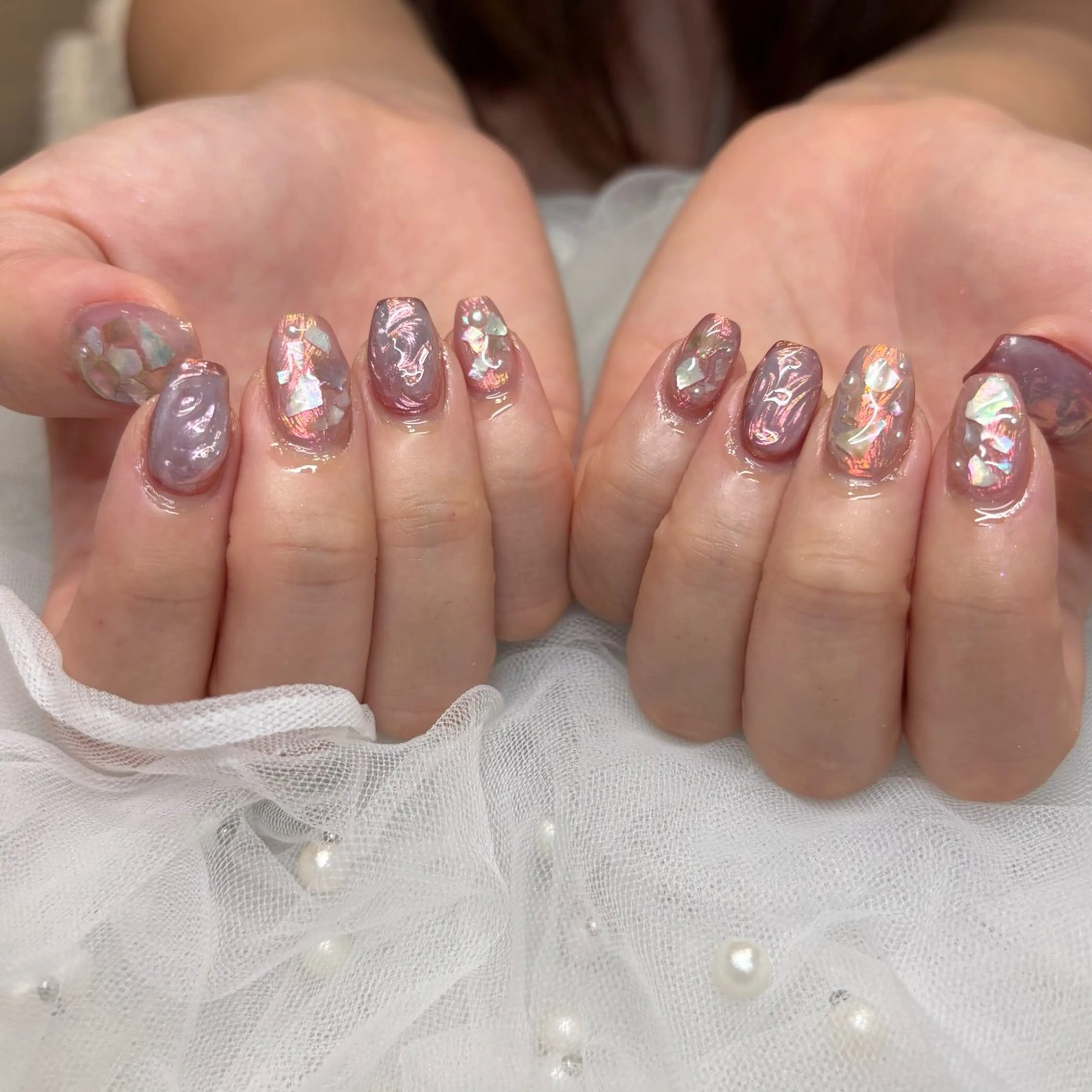 ネイル オーロラネイル ハンドネイル 荒巻 めいのネイルデザイン