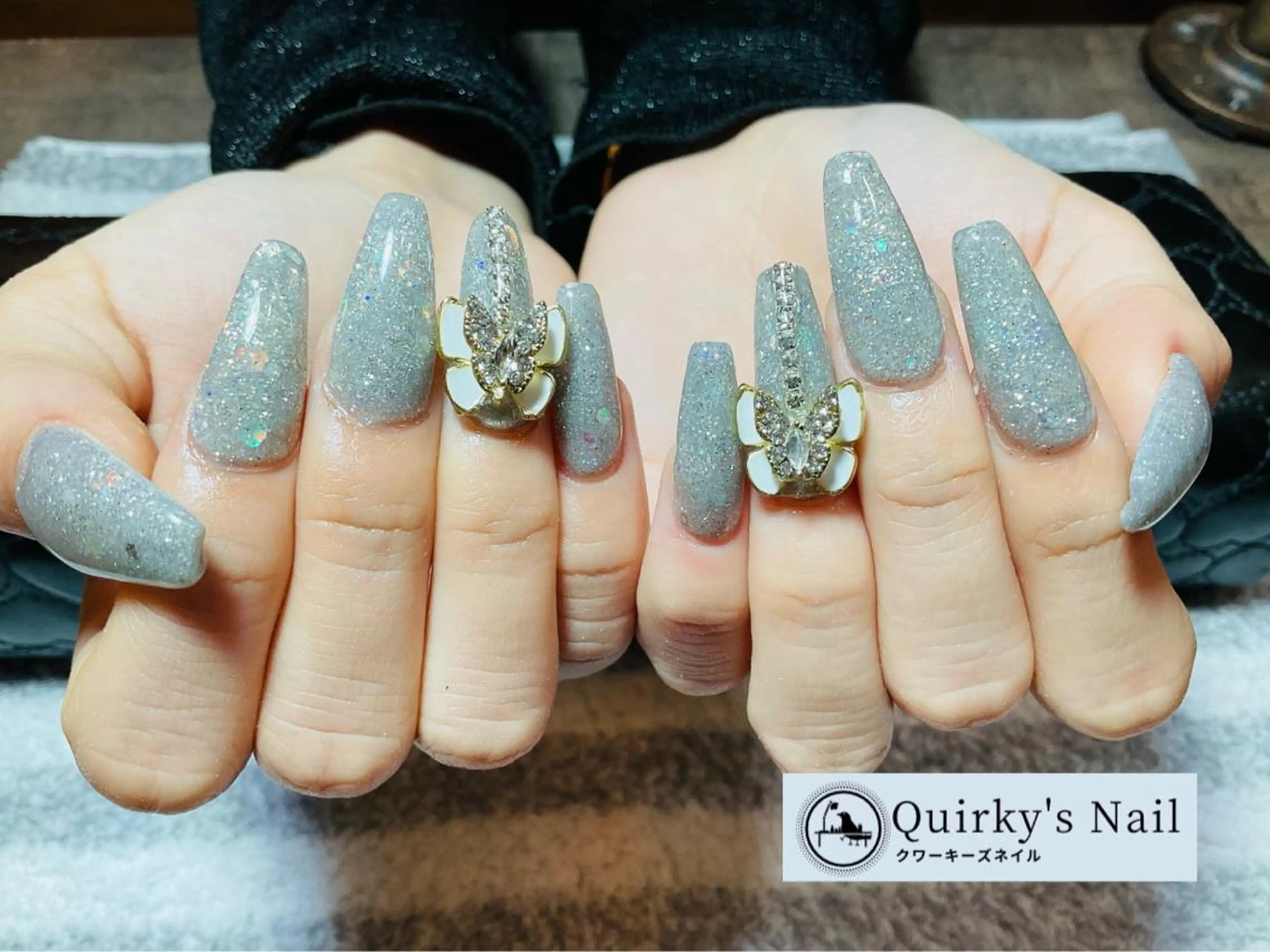 ネイル アートネイル ジェルネイル グラデーション ホログラムネイル キラキラネイル Quirky's Nail【栄店】のネイルデザイン