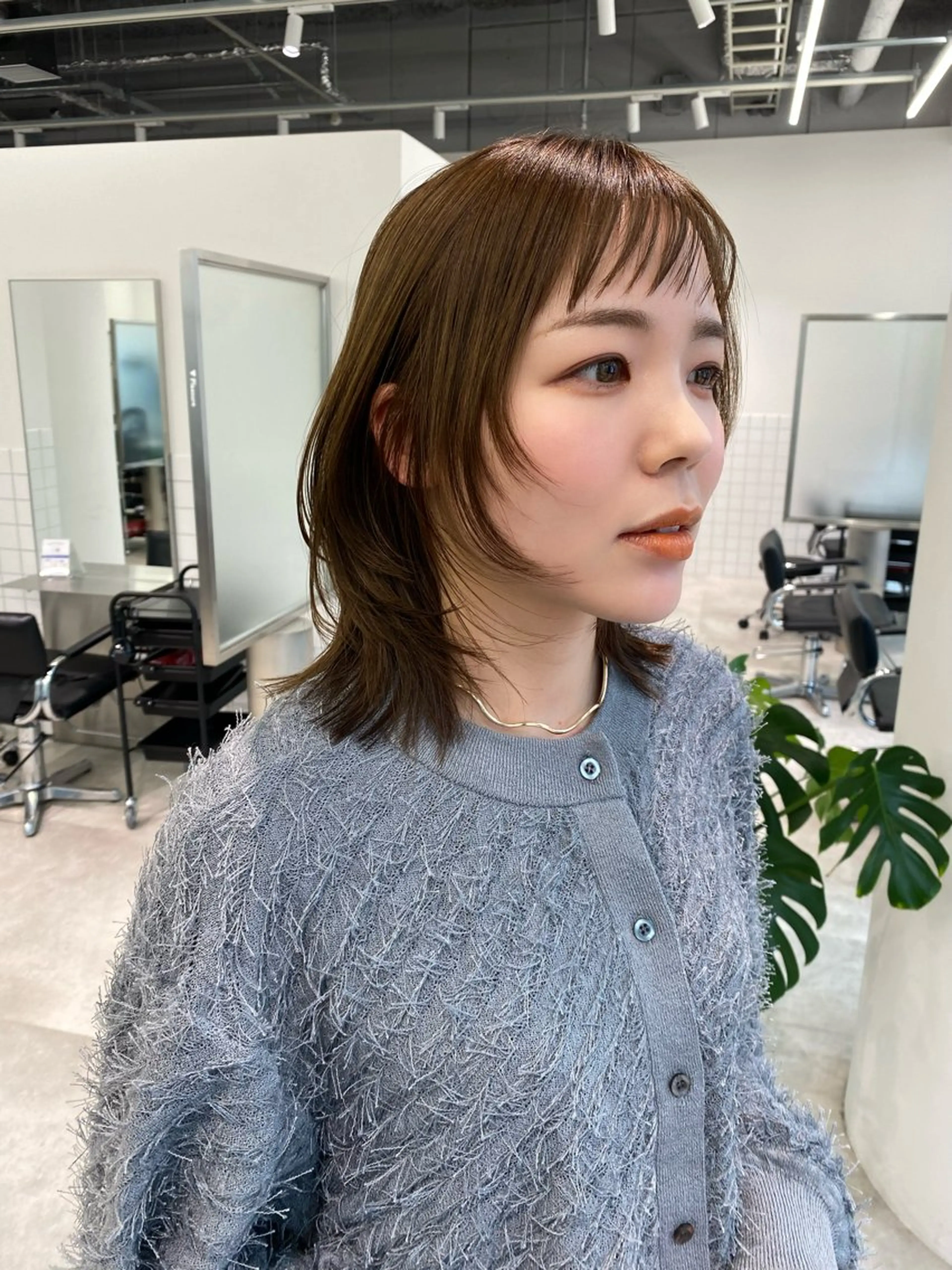 ミディアム カラー カット ヘアカラー トリートメント 似合わせカット レイヤーボブウルフのヘアスタイル