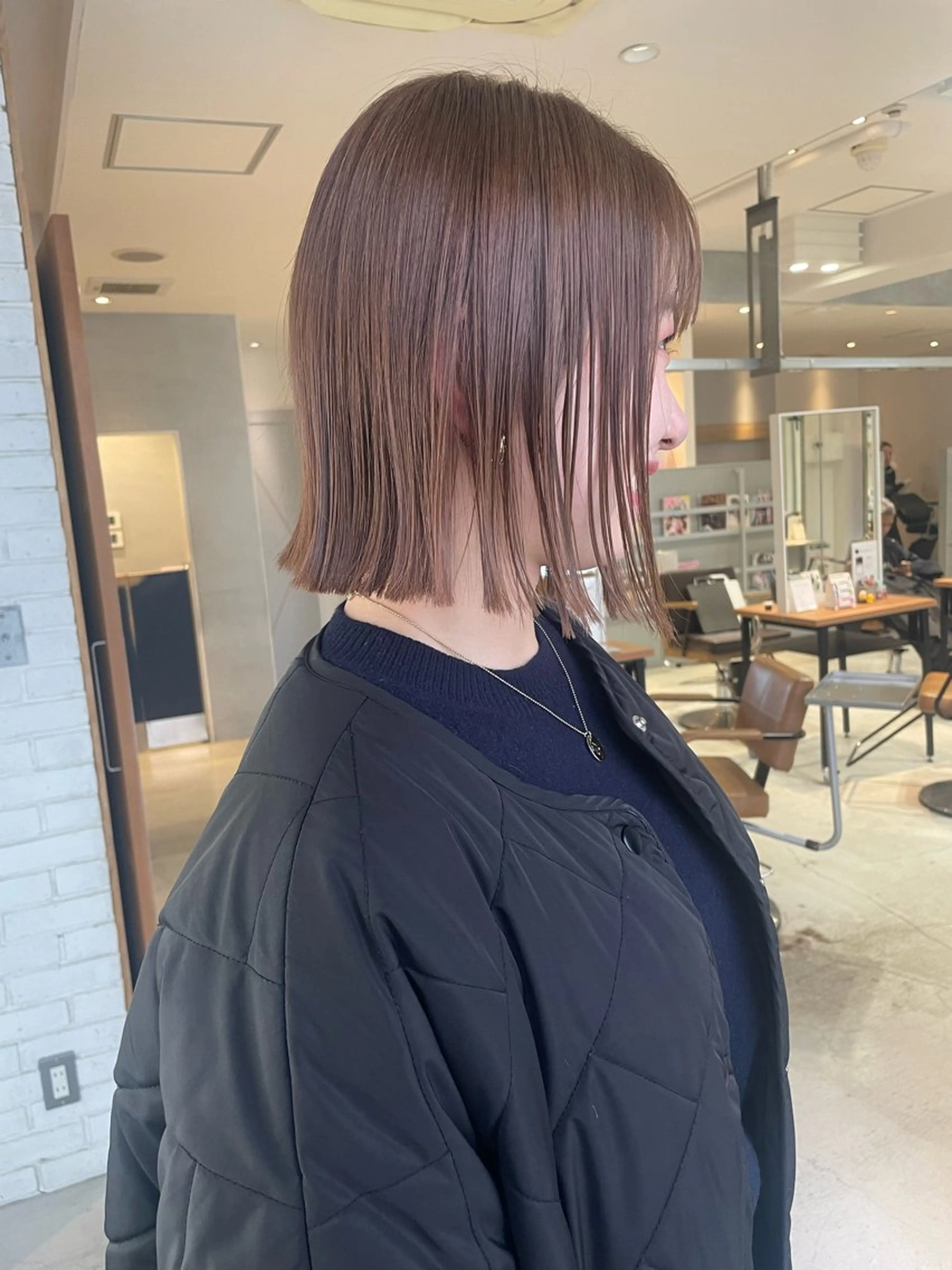 セミロング カラー カット 艶ハイトーン👑♡ NATSUKIのヘアスタイル