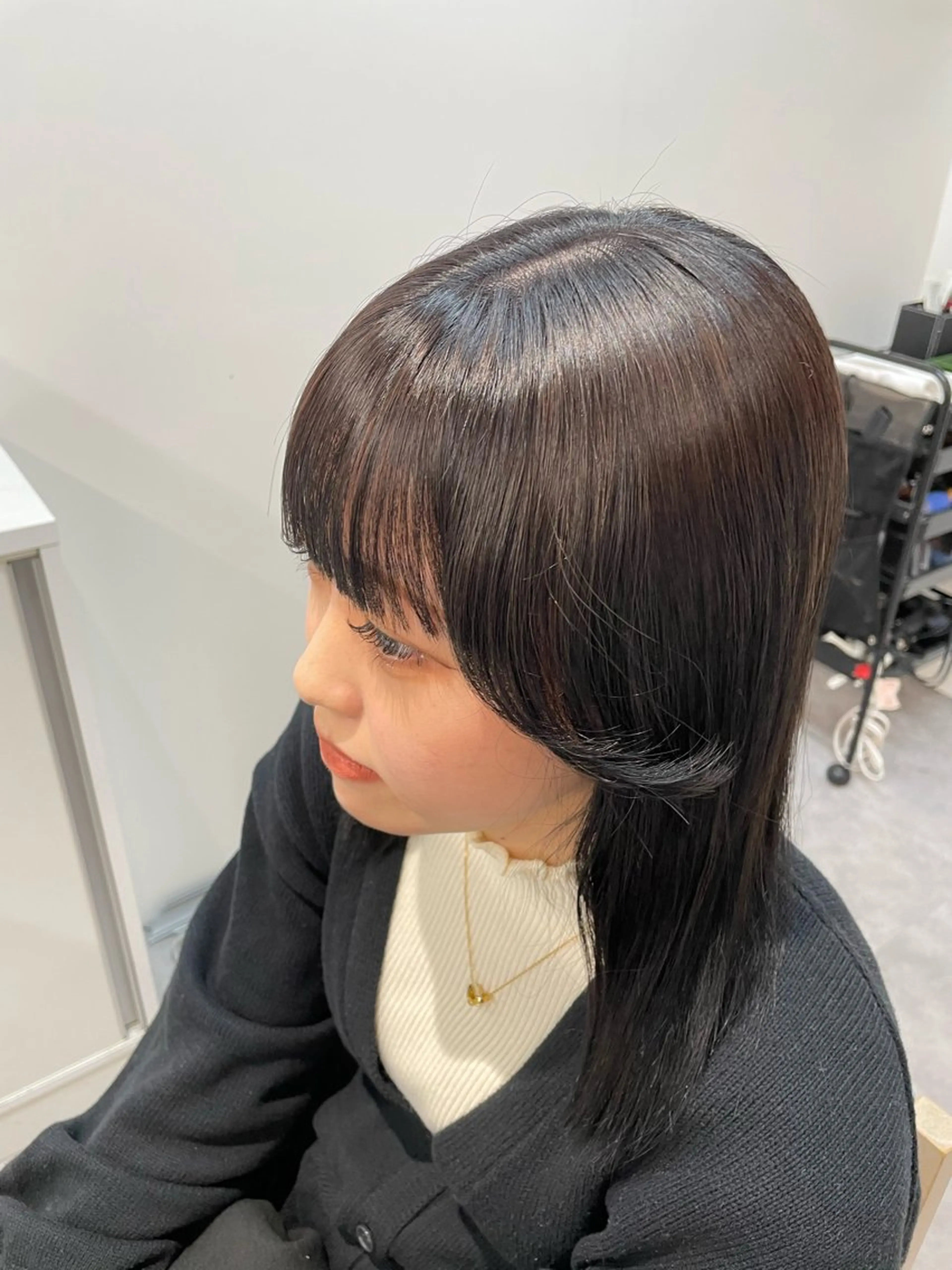 セミロング カラー 黒髪 透明感カラー ヘアカラー トリートメント CARE ．KOBE所属・京谷 日向のヘアスタイル