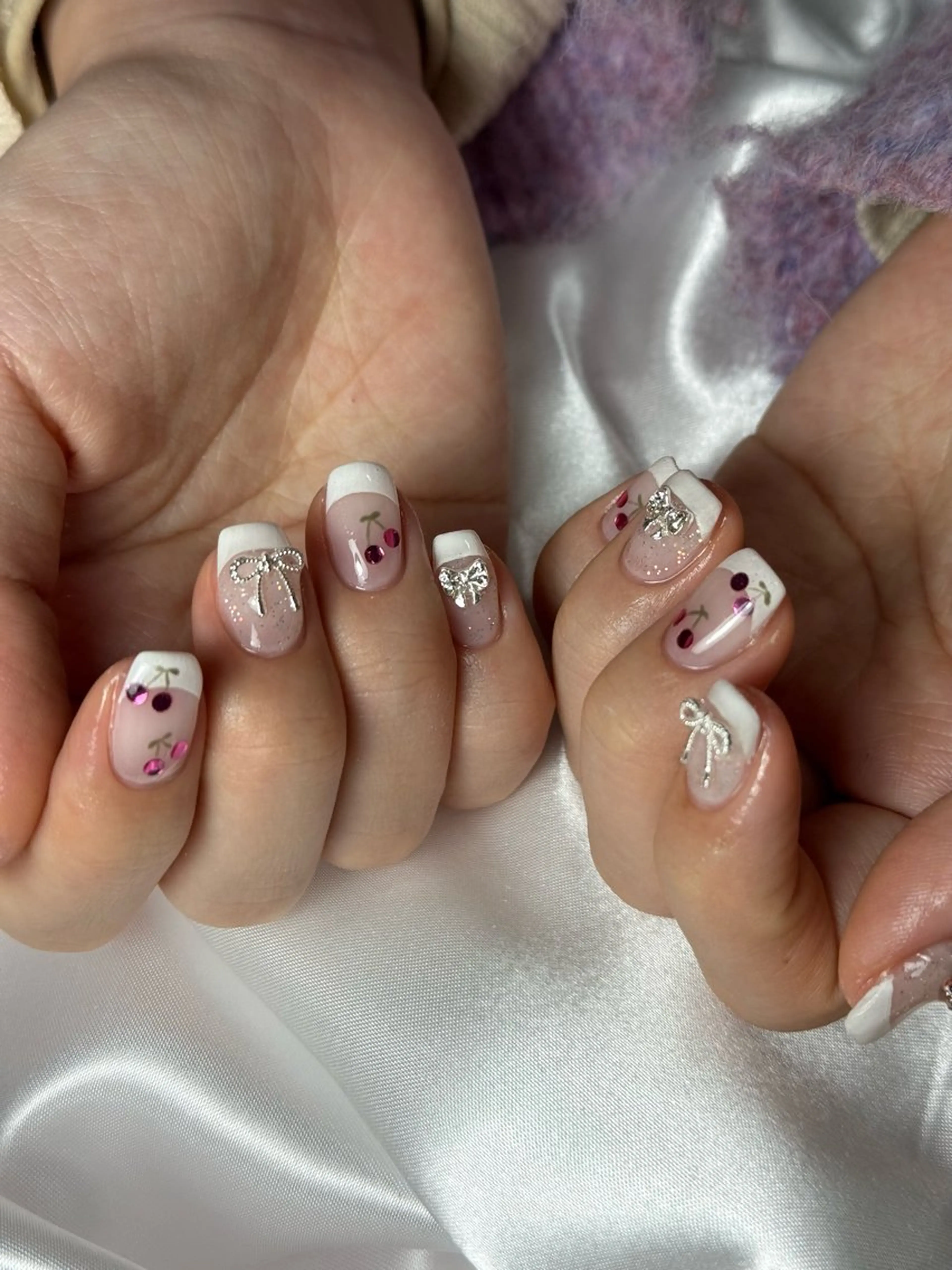 ネイル フレンチネイル ジェルネイル 持ち込み パラジェル リボン ハンドネイル flowers nailのネイルデザイン