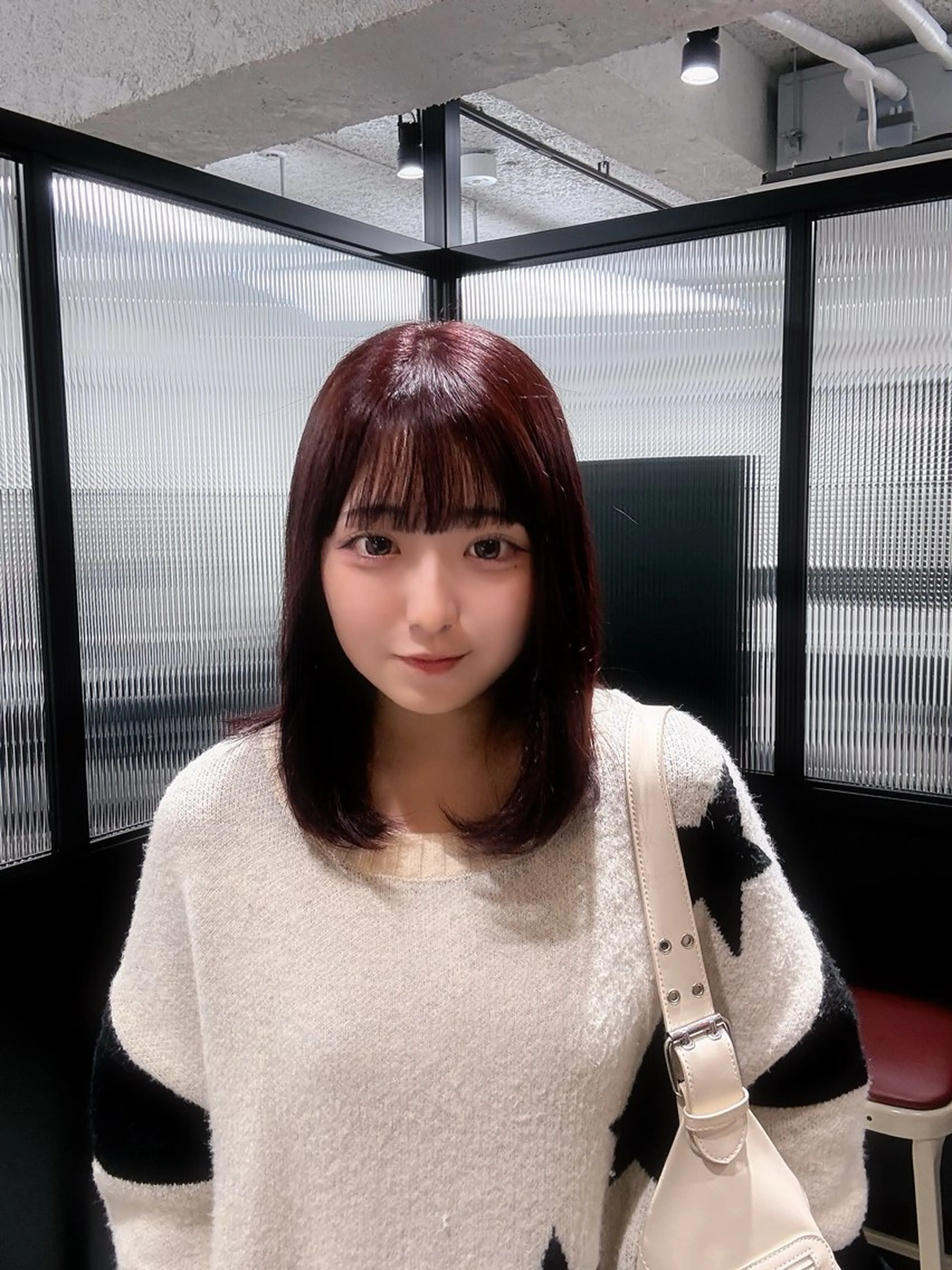 セミロング カラー ヘアカラー トリートメント 韓国ヘア暗髪 ダブルカラーメンズ可のヘアスタイル