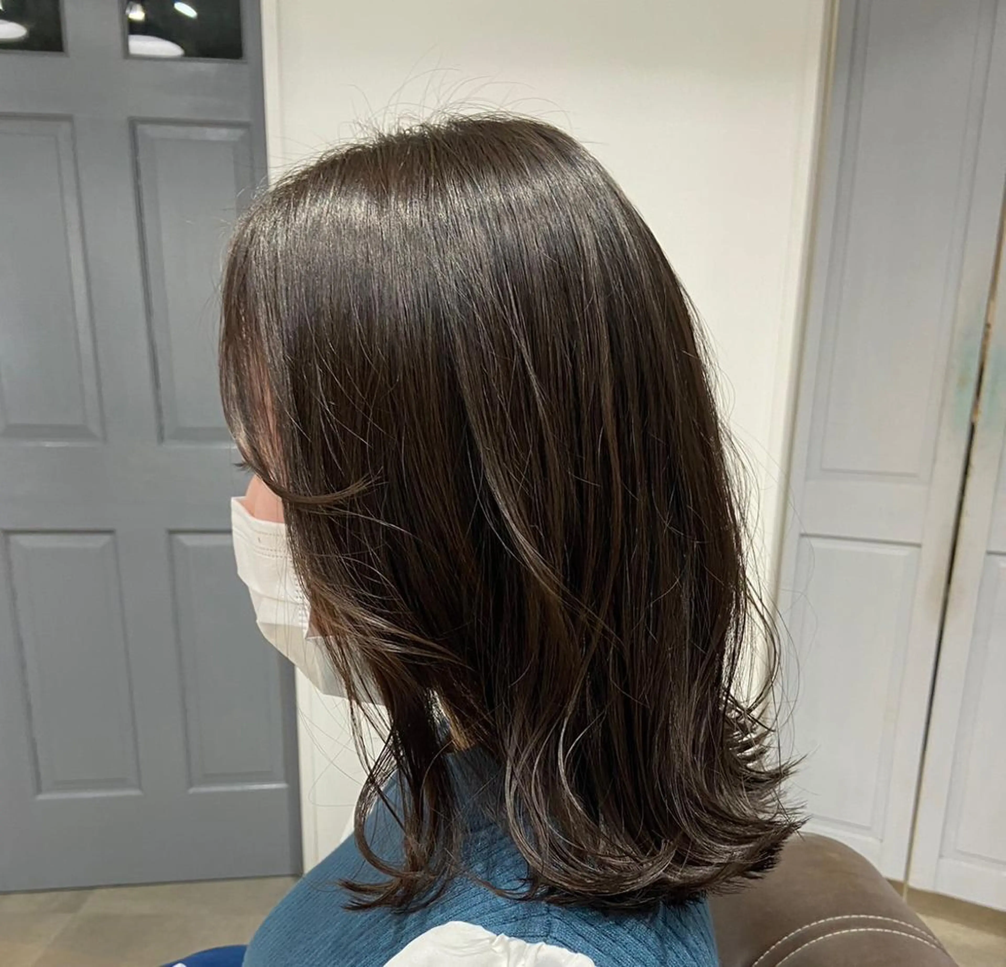 ミディアム 安岡 美咲のヘアスタイル