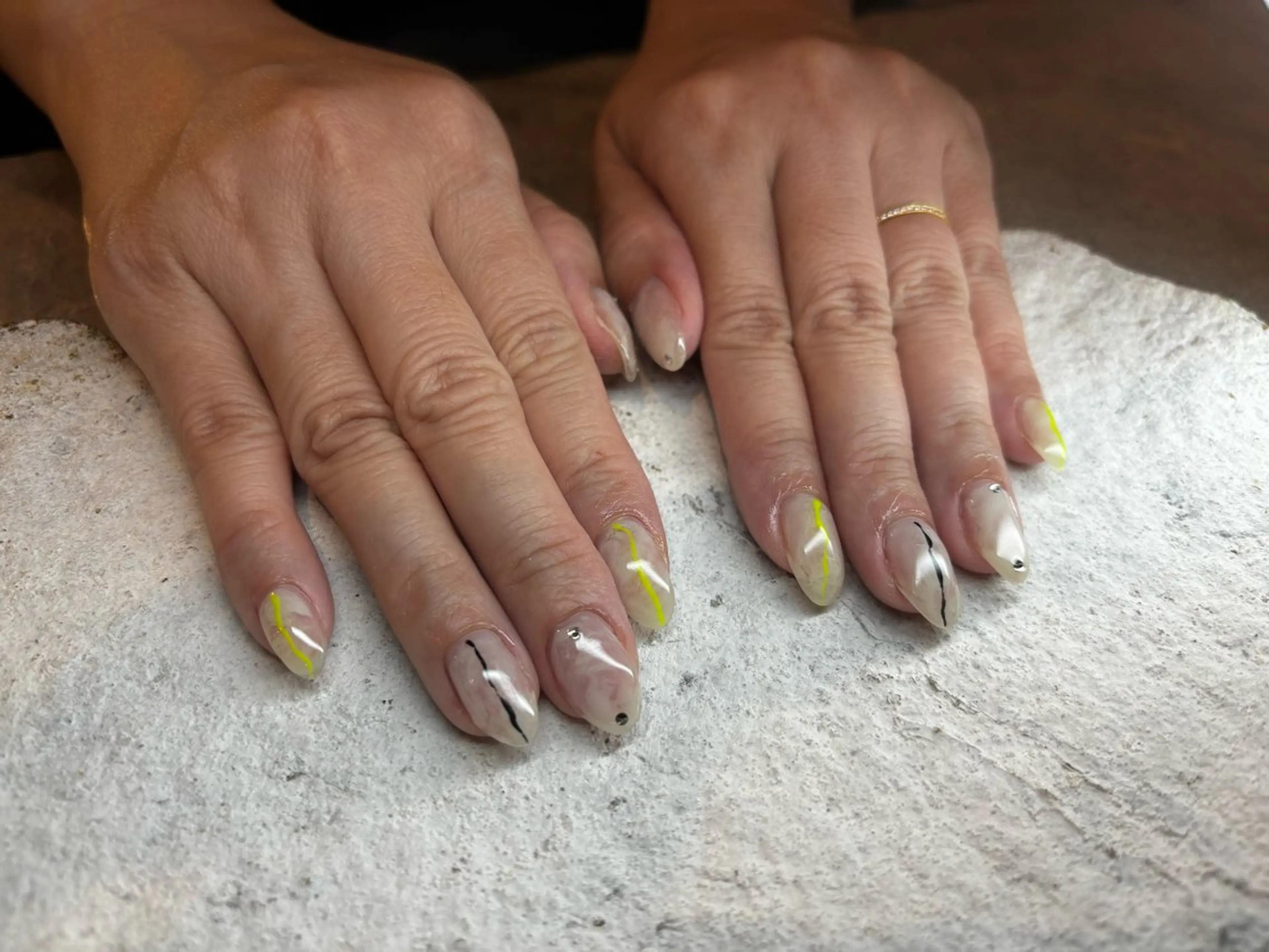 ネイル ニュアンスネイル HONOKA W 【深江橋店】のネイルデザイン