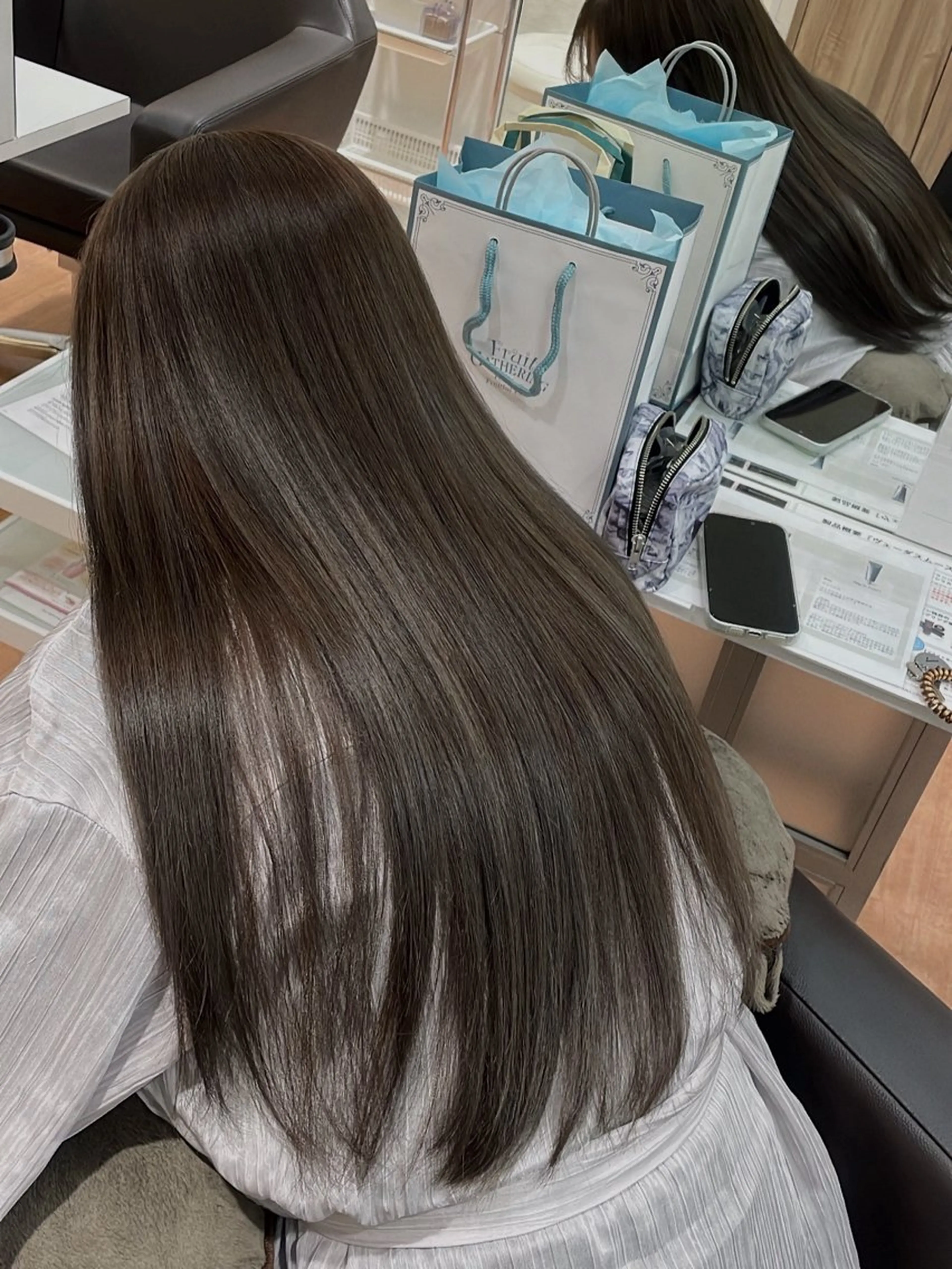 ロング カラー グレージュ ハイライトカラー ハイライト ヘアサロンソシエ所属・コミヤマ ナツキ🪿のヘアスタイル
