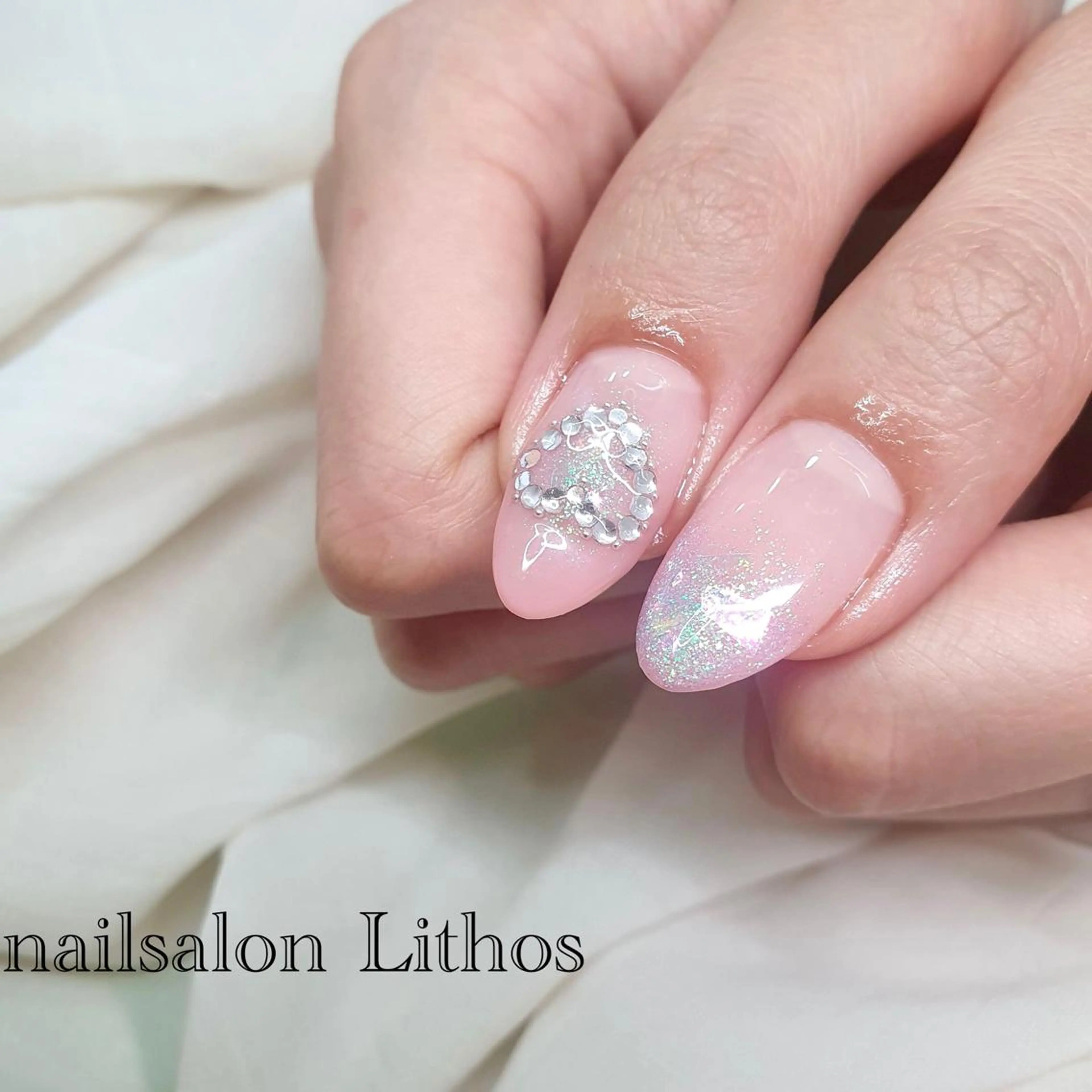 ネイル ハート ハンドネイル nailsalon Lithos所属・nailsalon Recontreのネイルデザイン