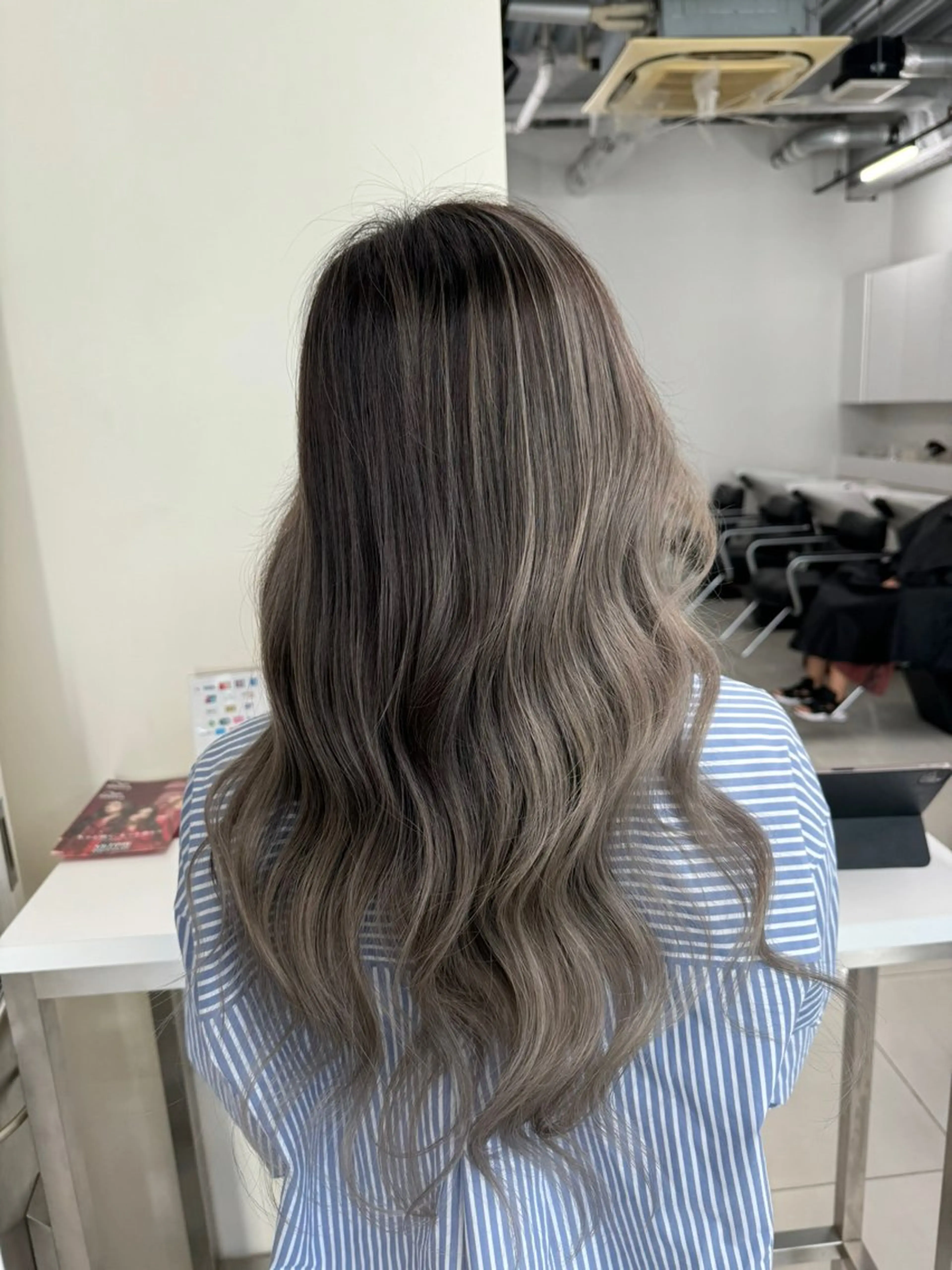 ロング カラー バレイヤージュ ブリーチ ケアブリーチ ダブルカラー ハイライトカラー カット ヘアカラー トリートメント ヘアセット Rikuto/原宿 /バレイヤージュのヘアスタイル