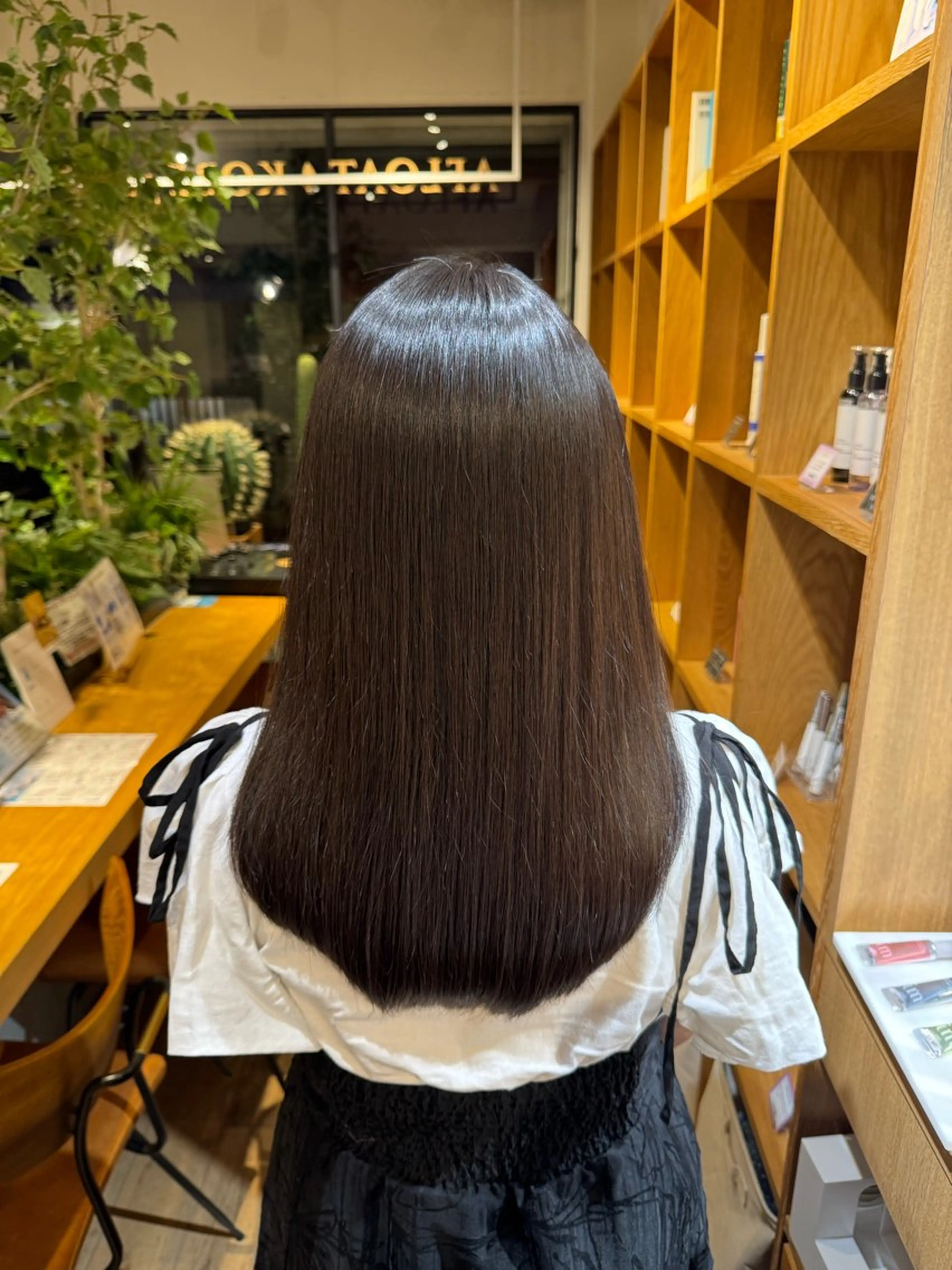 セミロング カット 縮毛矯正 トリートメント afloatkobe所属・美髪/髪質改善 川口凌弥のヘアスタイル