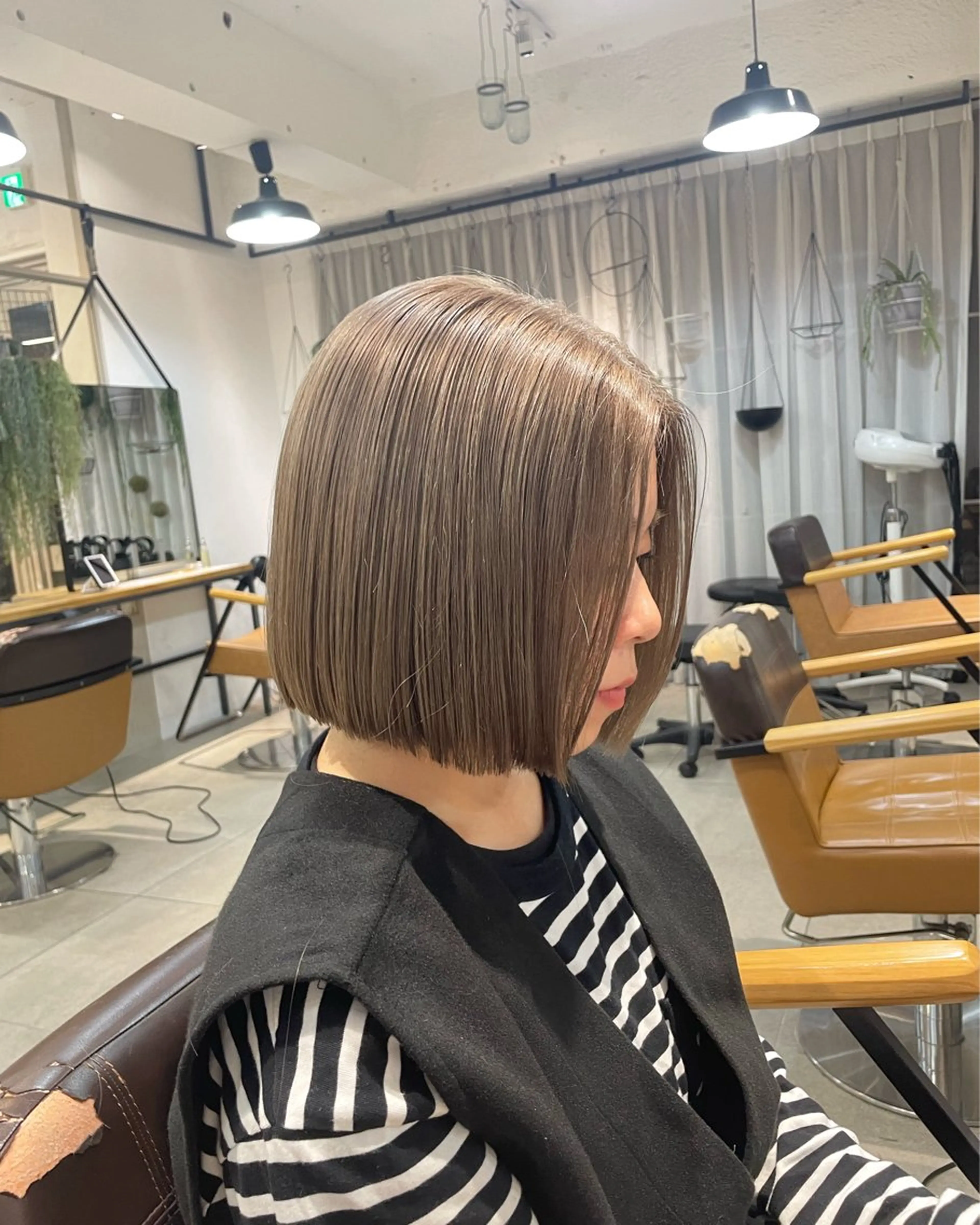 ショート カラー カット ヘアカラー ミルクティー× グレージュMOMOのヘアスタイル
