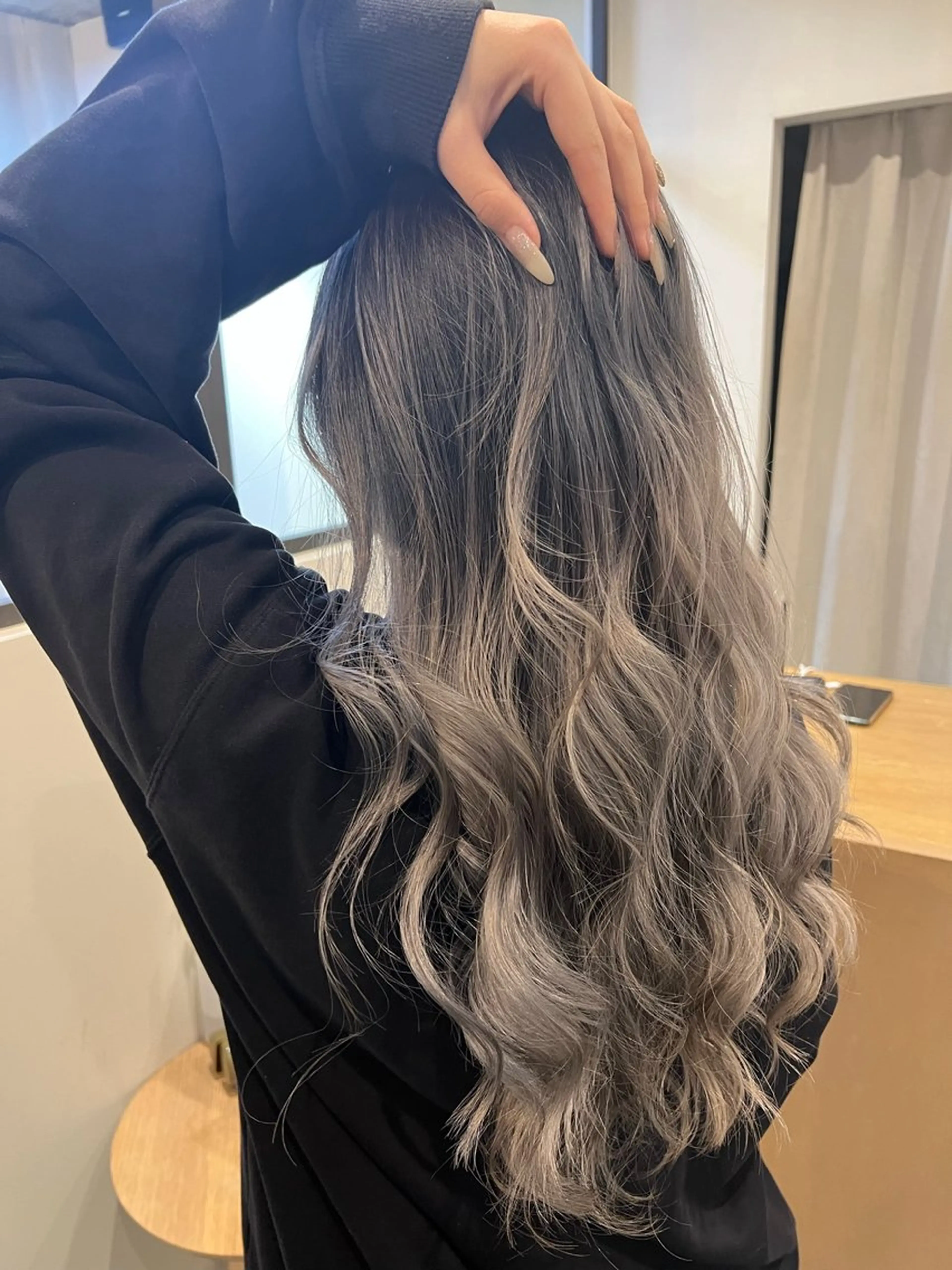 ロング カラー ヘアカラー トリートメント 小谷 梨奈のヘアスタイル