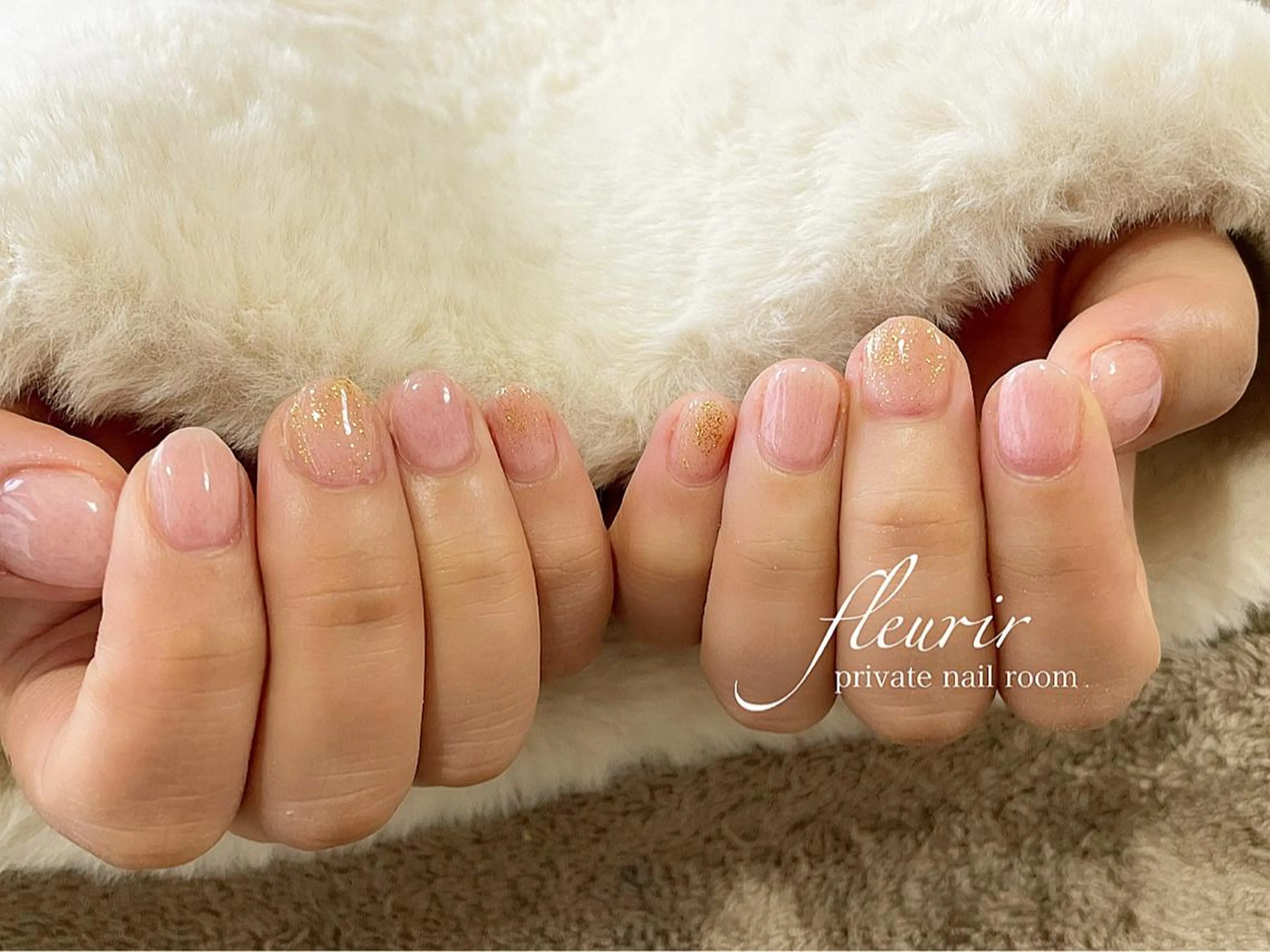 ネイル ゴールド ラメ(グリッター) オフィスネイル ワンカラーネイル ピンク フルリール 【プライベートサロンのネイルデザイン