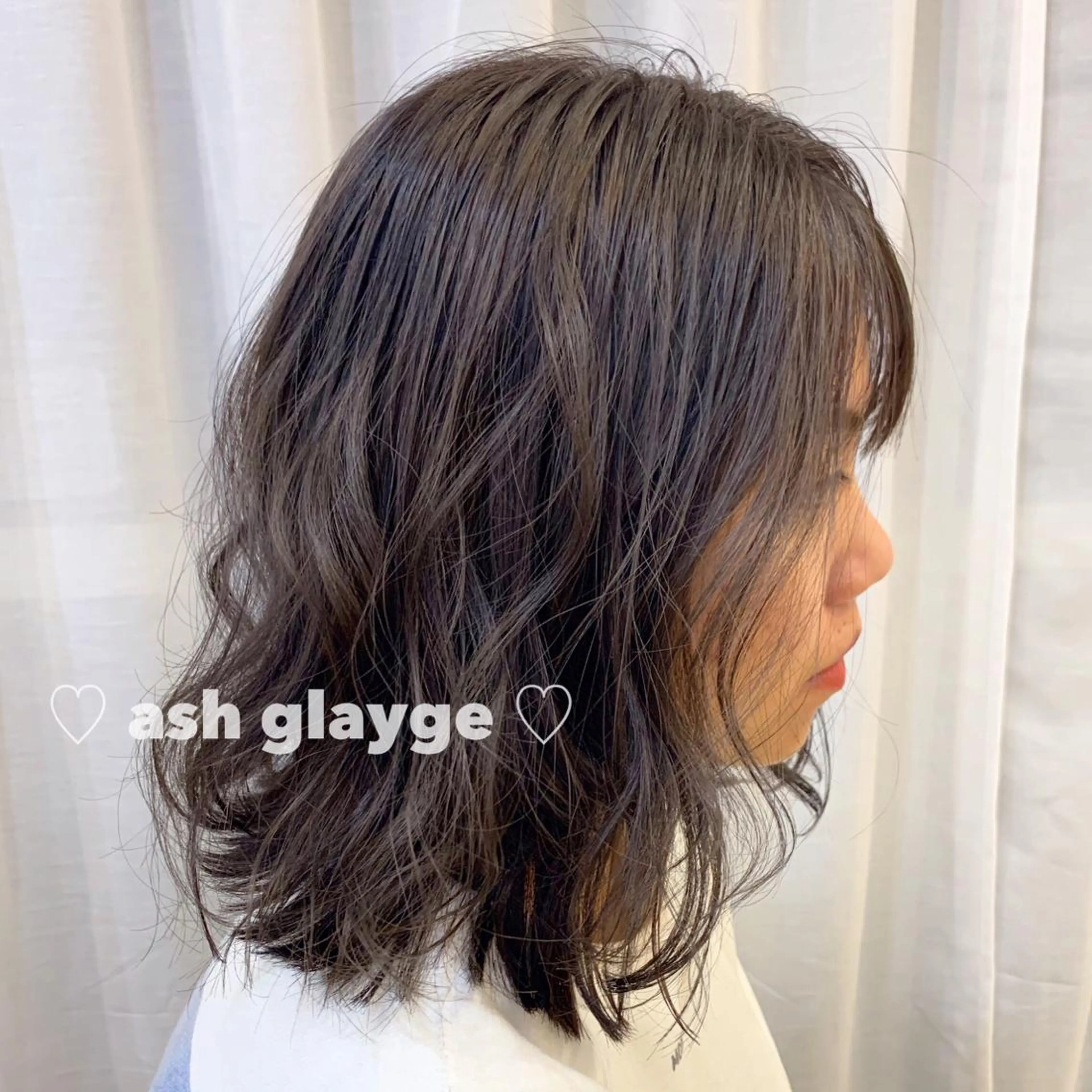 ミディアム ブリーチなしカラー レイヤーカットのヘアスタイル