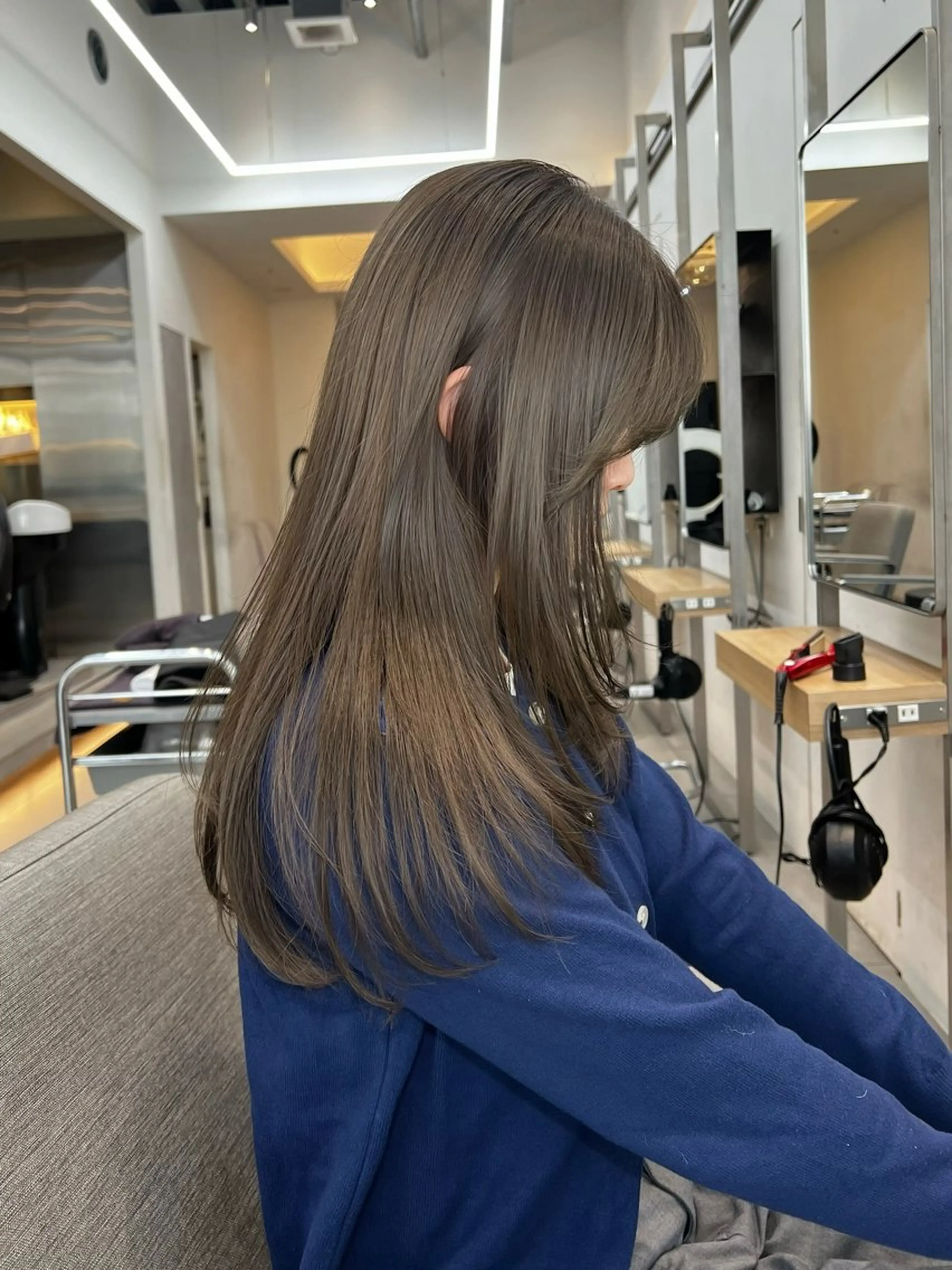 セミロング カラー ベージュカラー ブリーチ ダブルカラー ブリーチなしカラー オリーブベージュ カット ヘアカラー トリートメント 柔らかブラウン/顔周 りレイヤー♡ユウシのヘアスタイル