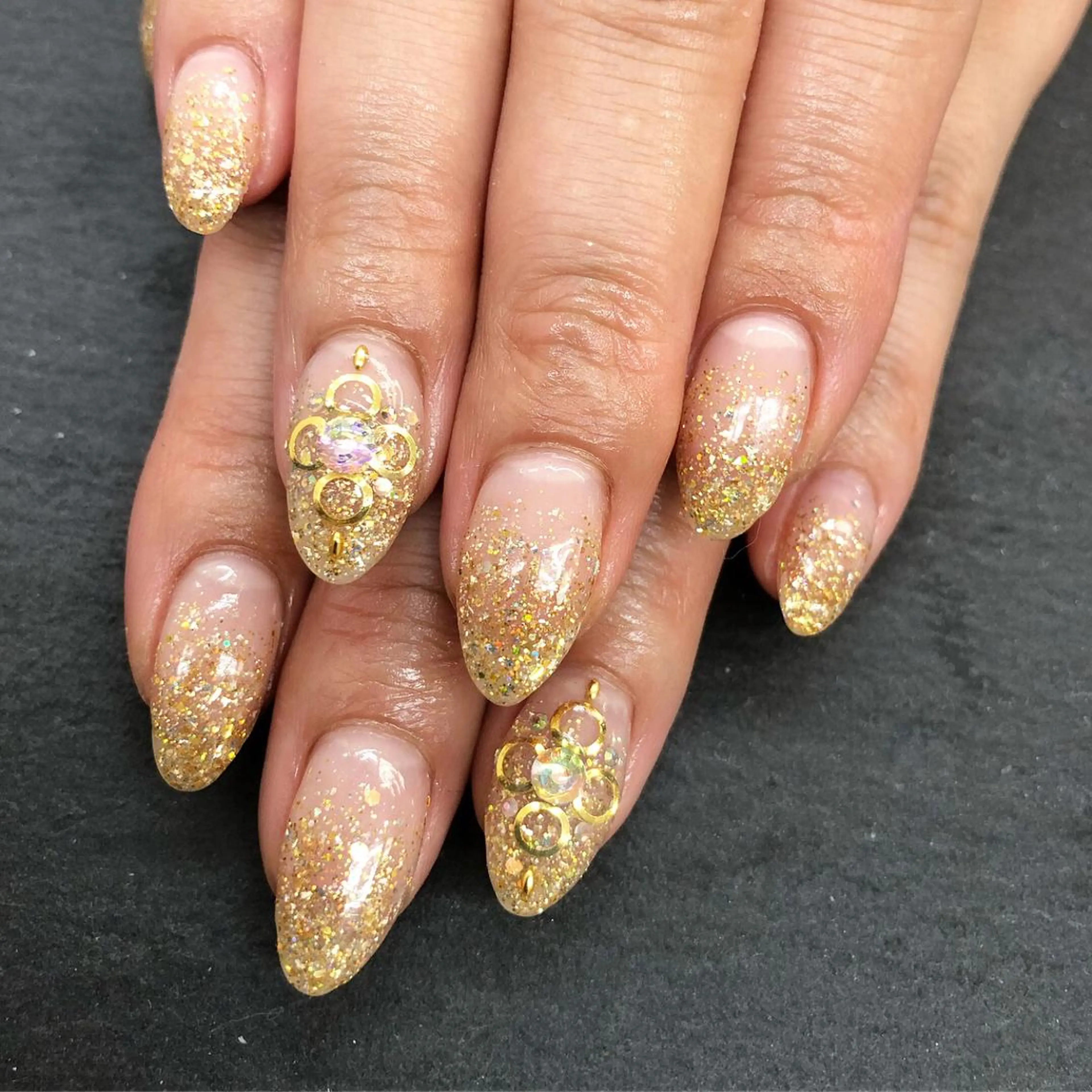 ネイル ストーンネイル ハンドネイル esNail&eye イーズネイル＆アイのネイルデザイン
