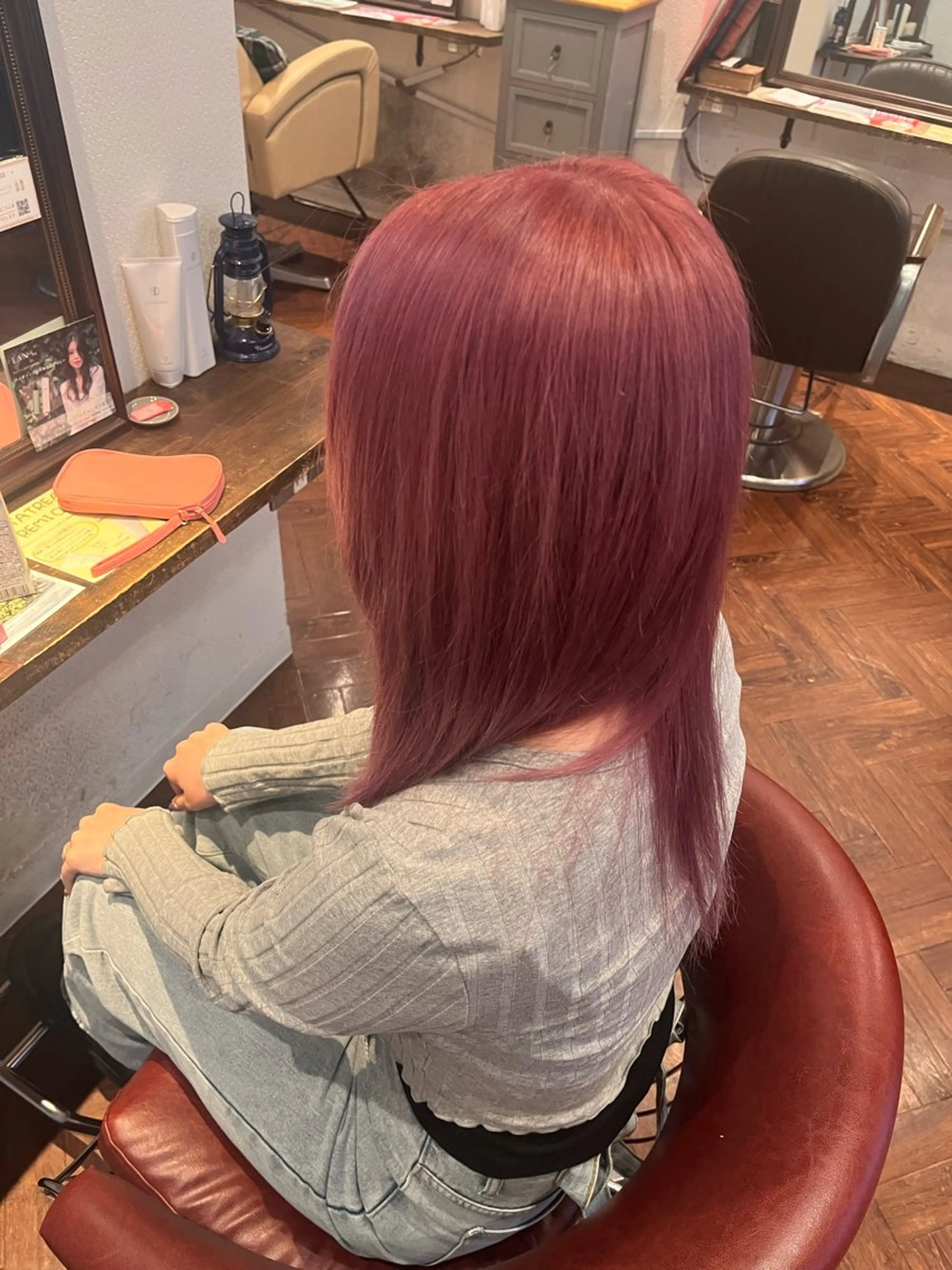 カラー ブリーチ ピンクカラー ヘアカラー よしだ しおりのヘアスタイル