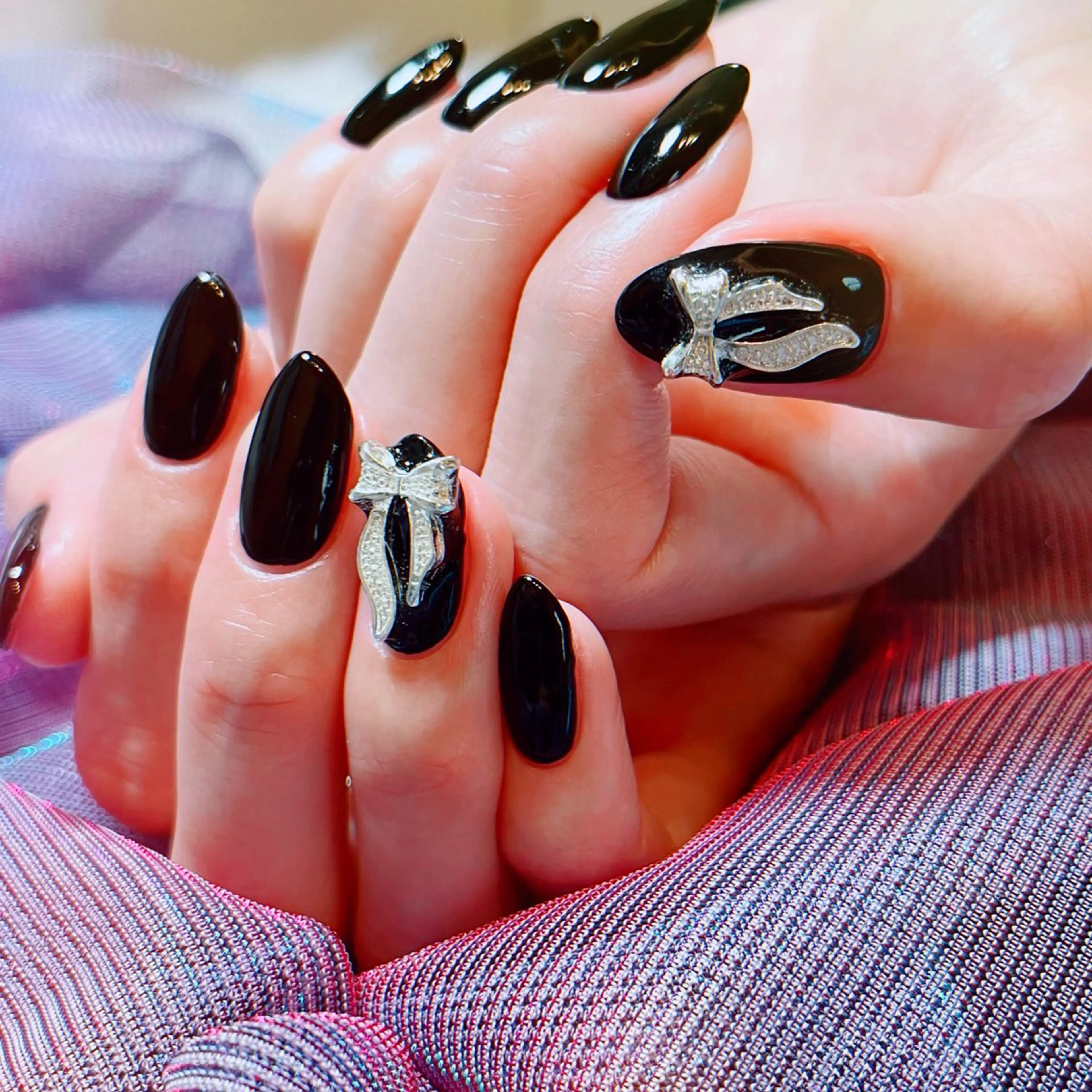 ネイル リボン シルバー ハンドネイル ruirui.naildesign所属・RUI ☆のネイルデザイン