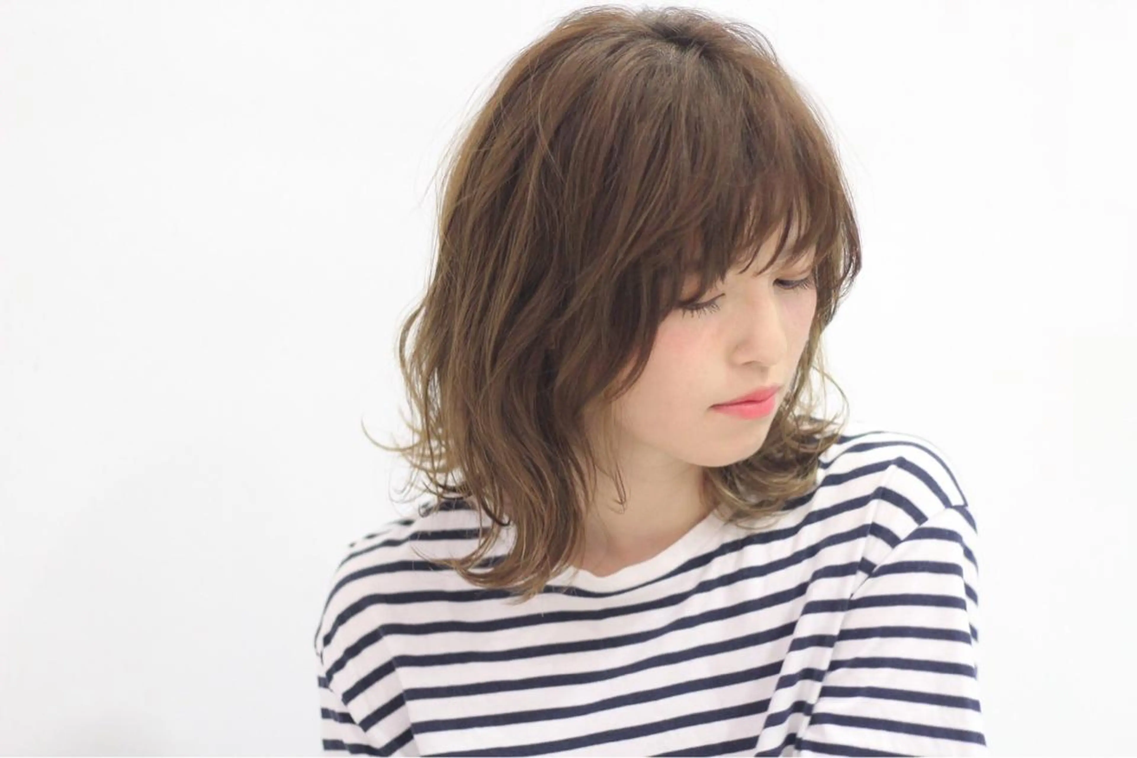 ミディアム カラー ヘアアレンジ ベージュカラー ミルクティーベージュ ヘアカラー 川田流輝 艶髪カラー/髪質改善のヘアスタイル