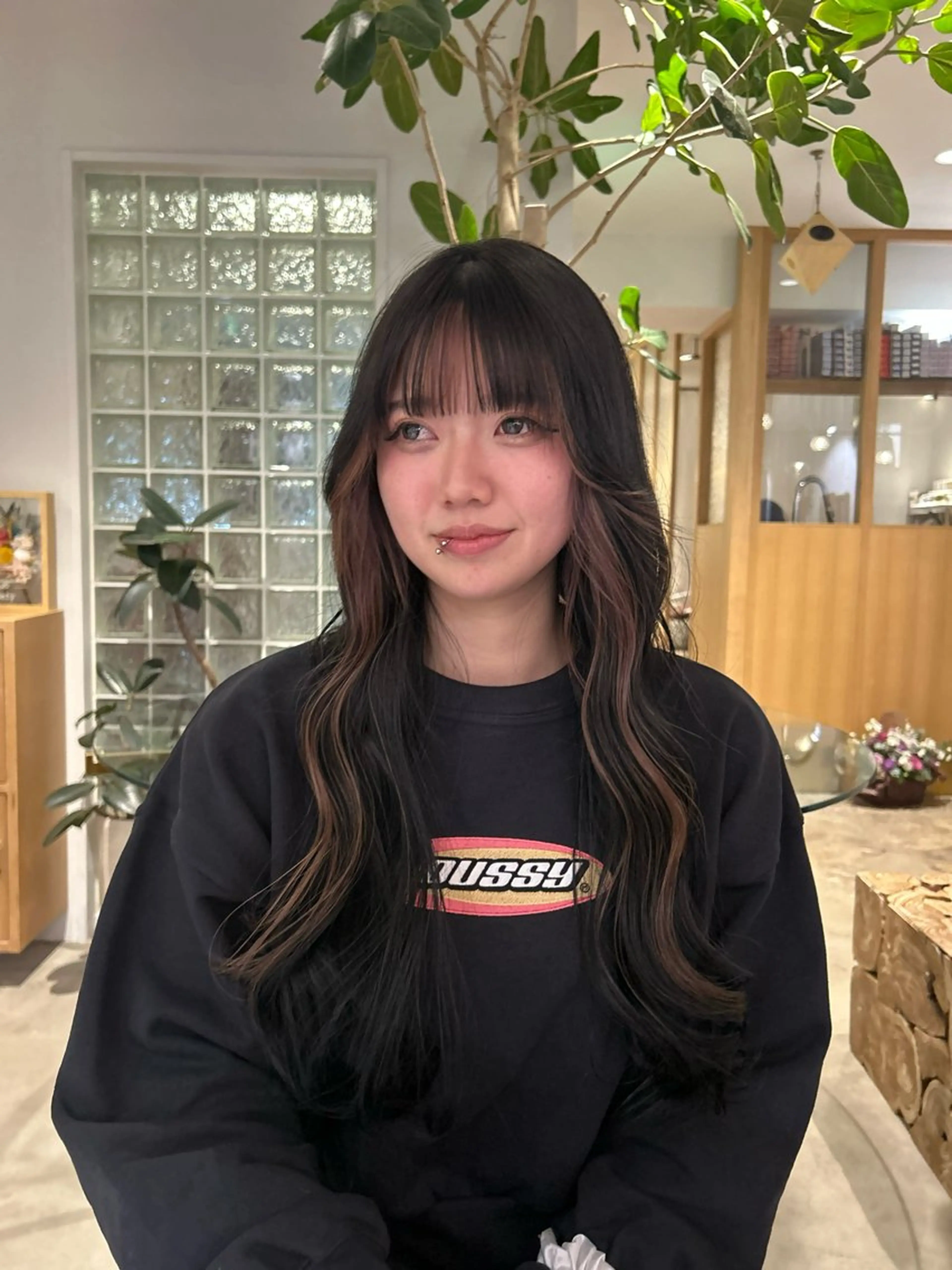 ロング ミストバング 顔周りカット EIGHT mana 海外グレージュ🥥のヘアスタイル