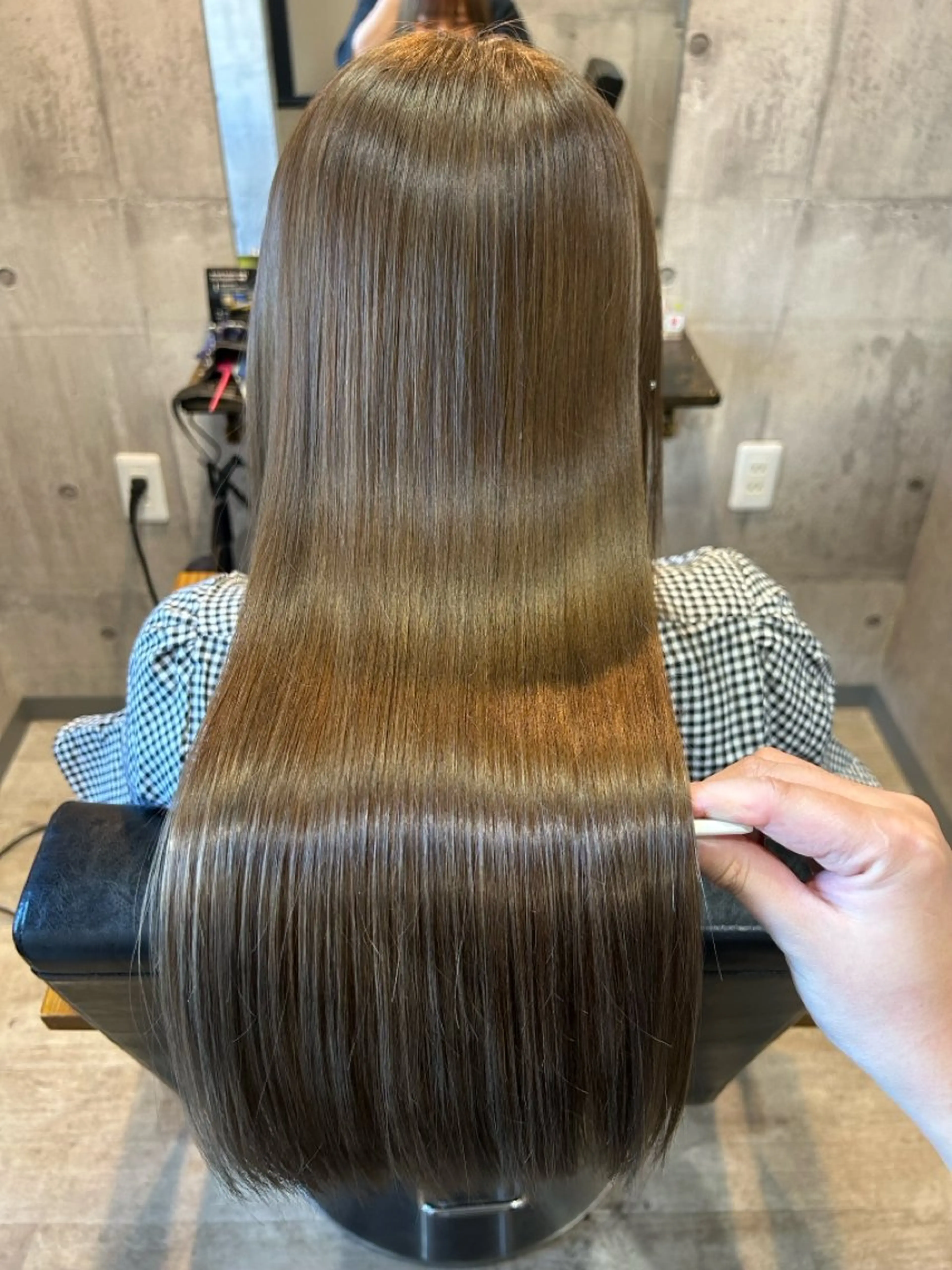 ロング カラー Nagi レイヤー ハイトーンのヘアスタイル
