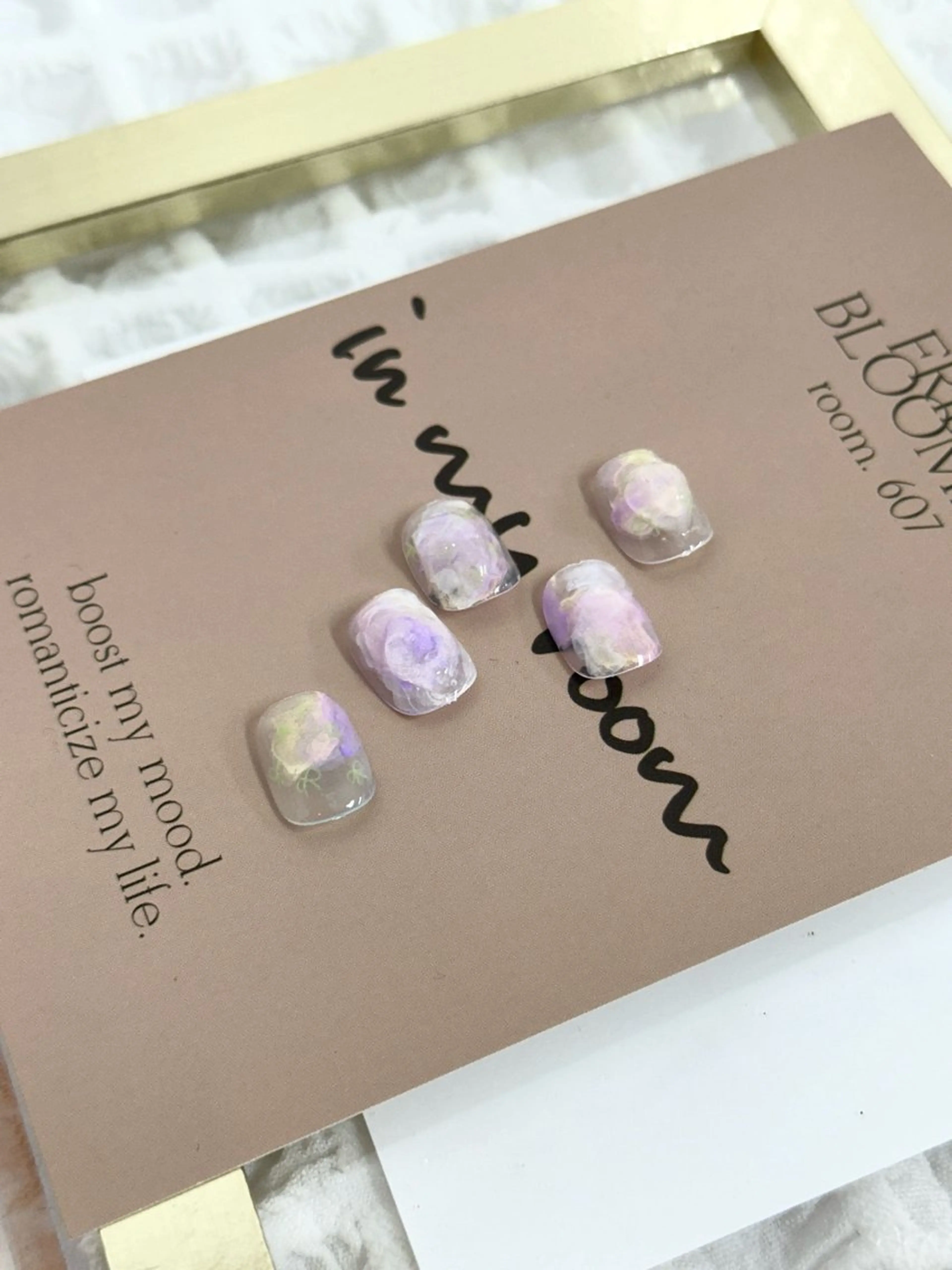 ネイル アートネイル チークネイル キラキラネイル 韓国ネイル ミラーネイル ハンドネイル younail所属・Younail 🍇のネイルデザイン