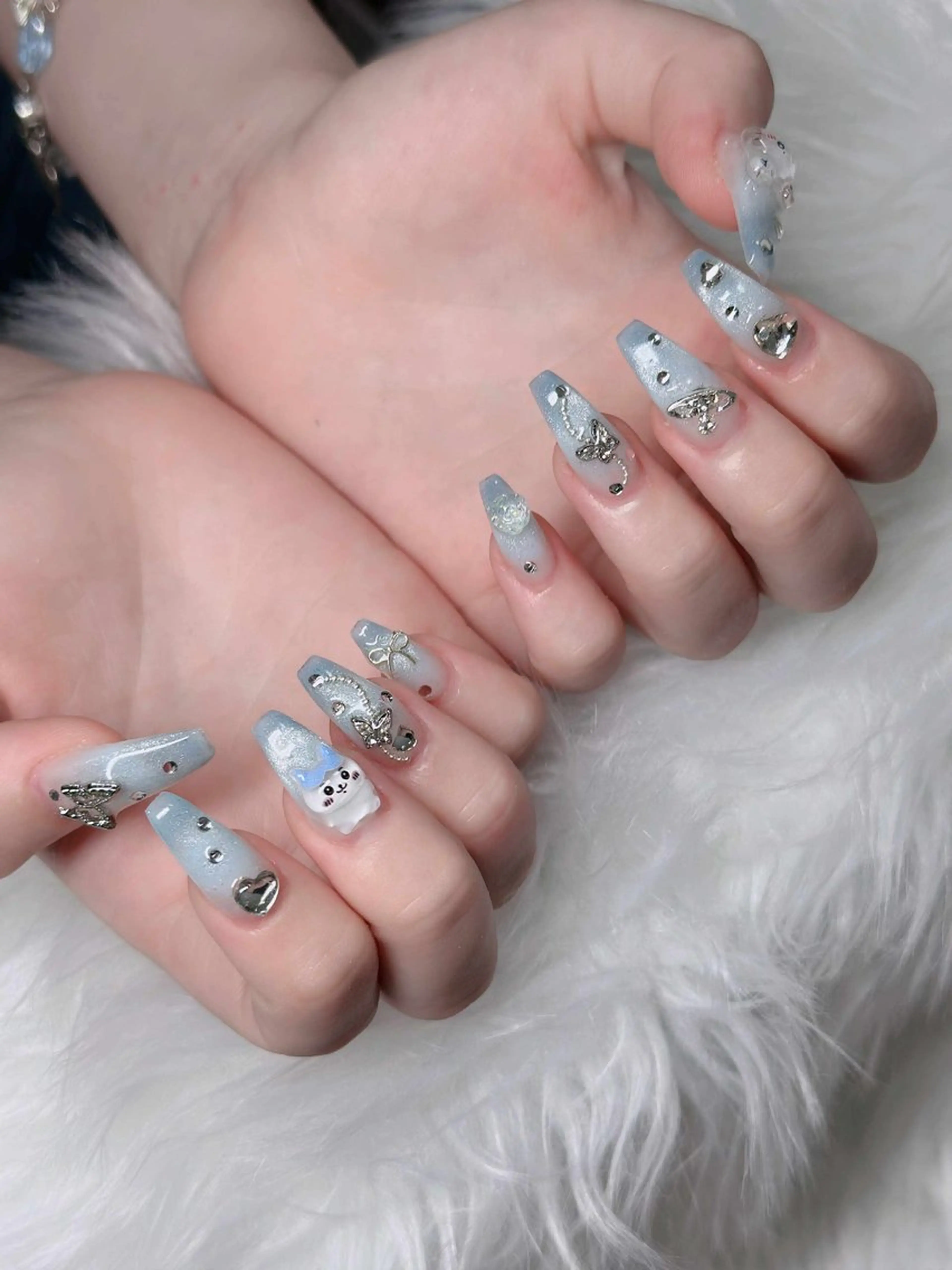ネイル オーロラネイル フレンチネイル ジェルネイル ハロウィン キラキラネイル ハンドネイル H.baby Nail Salonのネイルデザイン