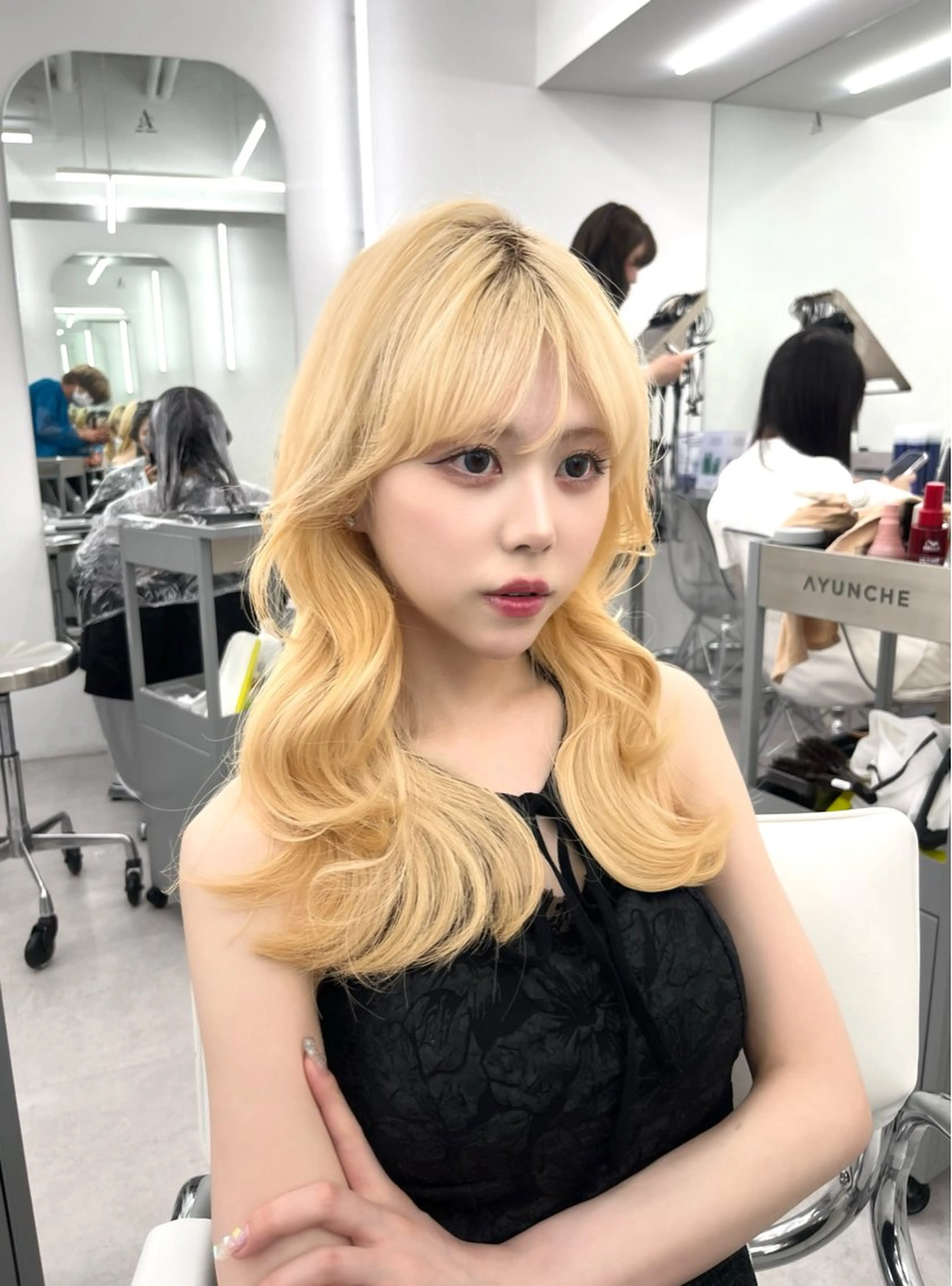 ミディアム カラー ブロンド 透明感カラー ハイトーンカラー ハイレイヤー レイヤーカット 透明感カラー🩵🩵 韓国ヘアkanatoのヘアスタイル