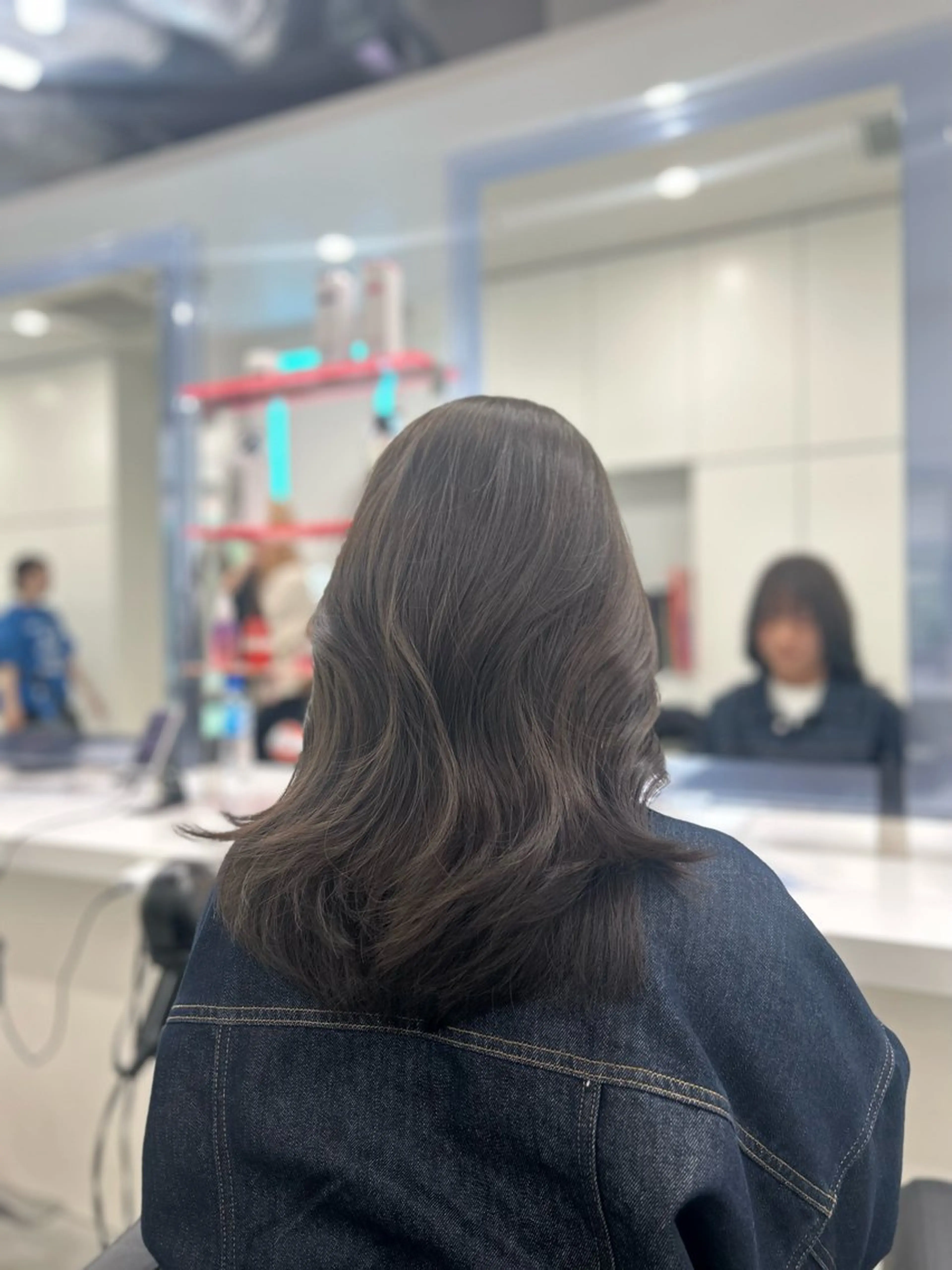 セミロング ヘアカラー トリートメント 大人っぽベージュ🤍 レイヤーRikutoのヘアスタイル