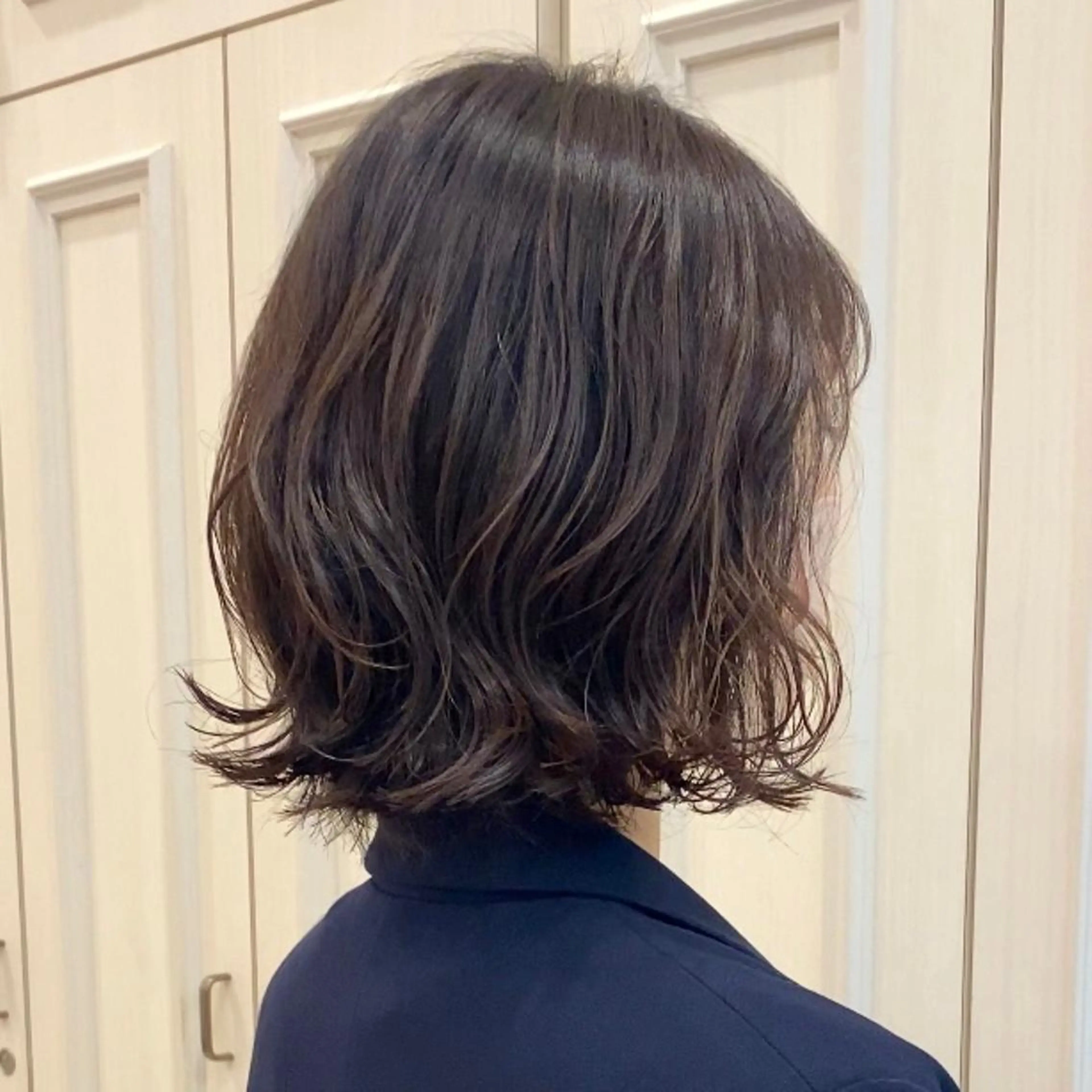 ミディアム 大阪ウルフカット 🐺デザインカラーのヘアスタイル