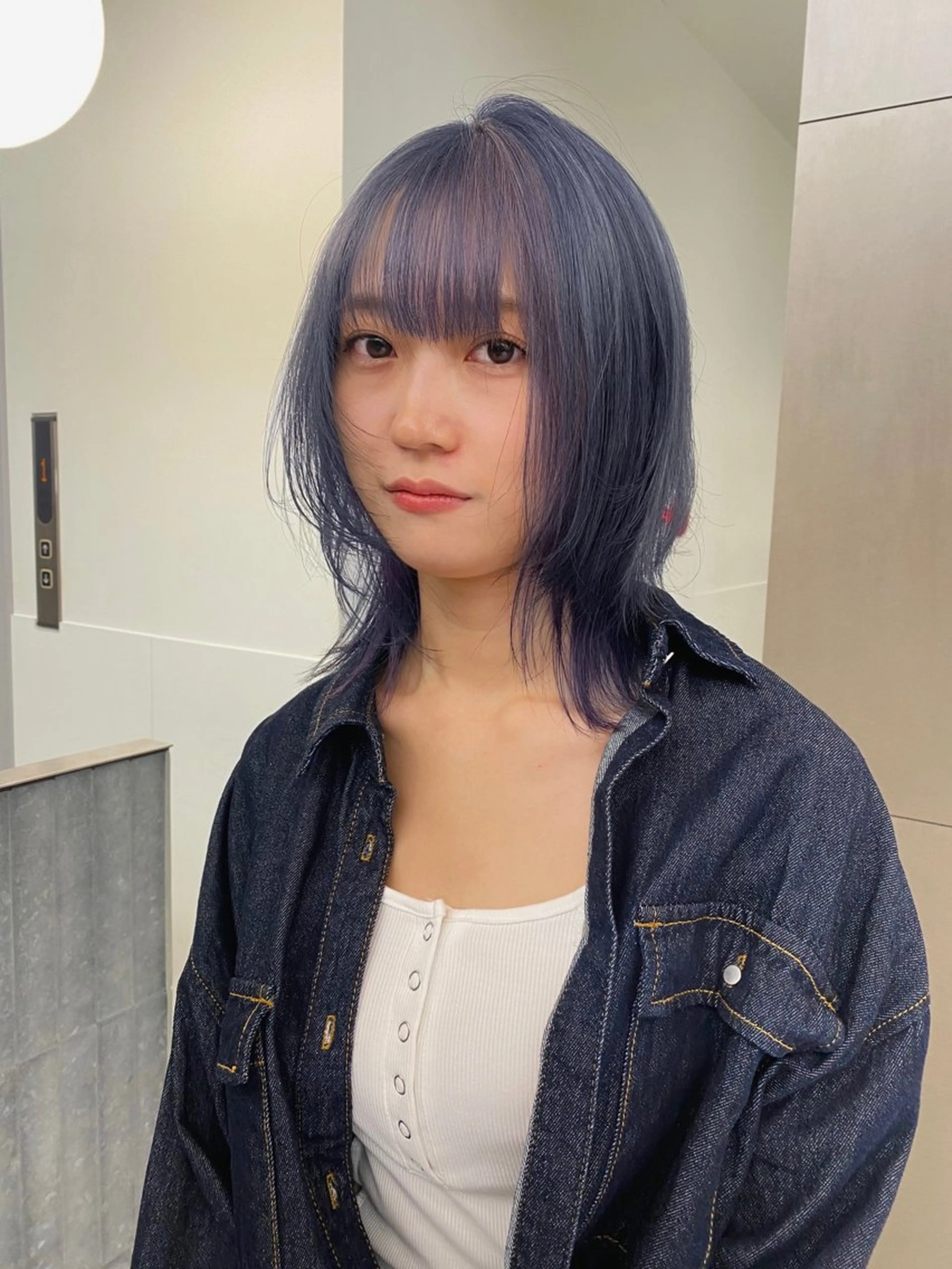 セミロング カラー ブリーチ ネイビーカラー ヘアカラー ハイトーン大好き 美容師🕊️aiのヘアスタイル
