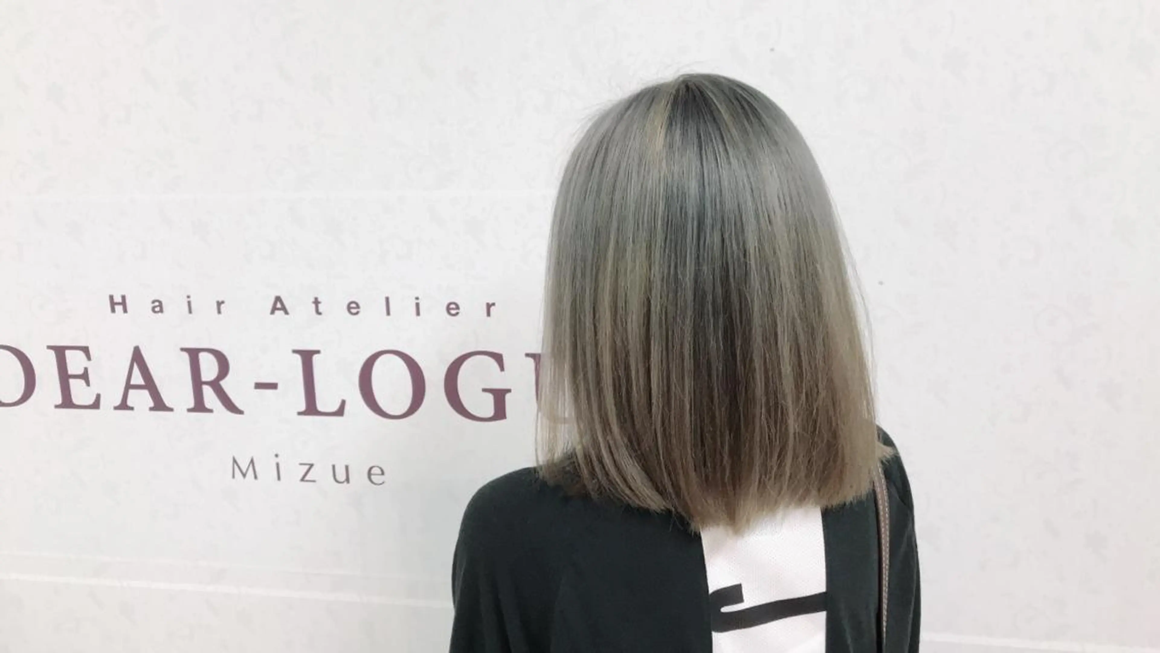 ショート カラー ブリーチ シルバー 中嶋 ナカジマのヘアスタイル