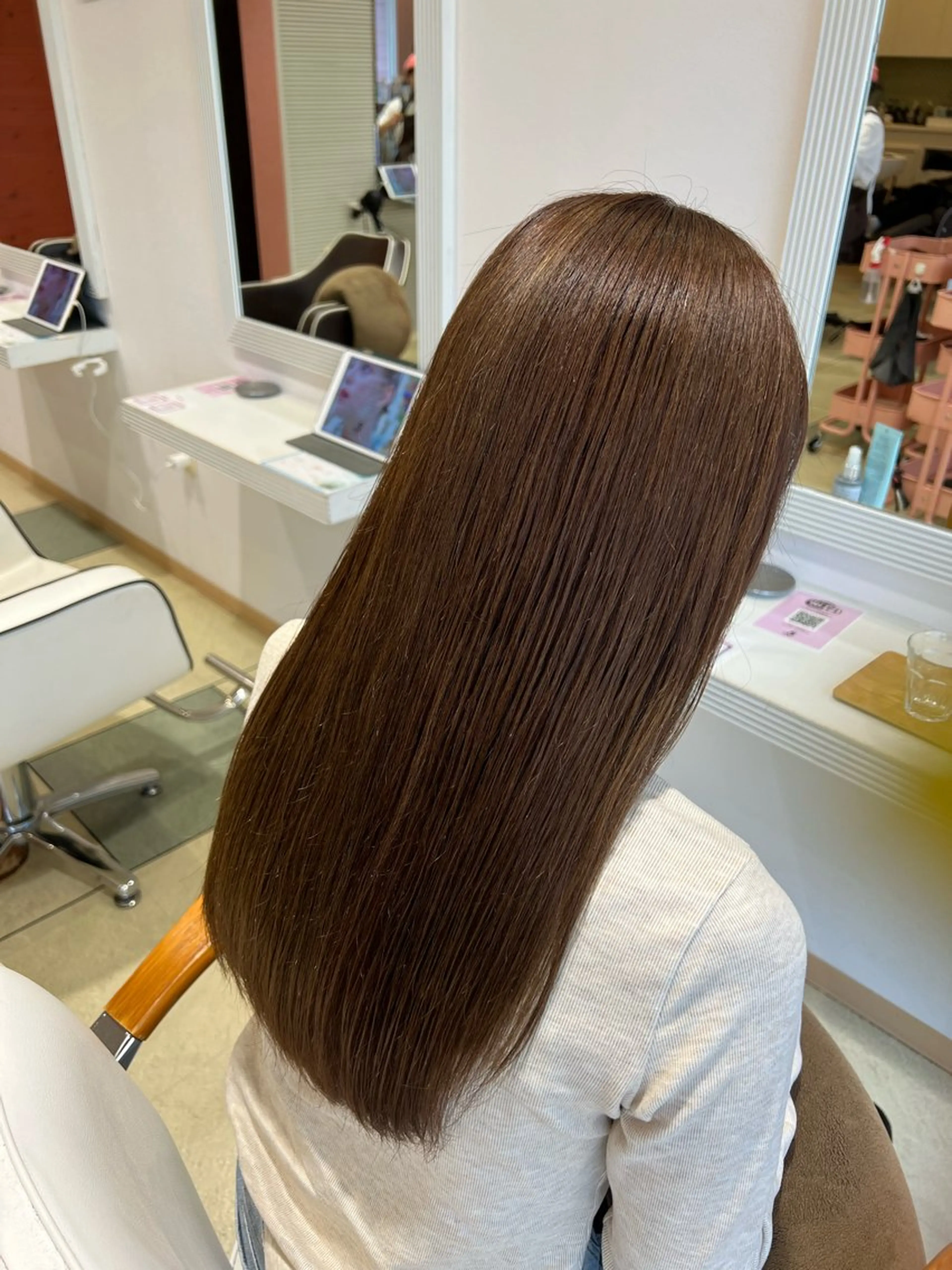 ロング カラー カット ヘアカラー トリートメント ☘️折戸結菜☘️ ハイトーンカラーのヘアスタイル