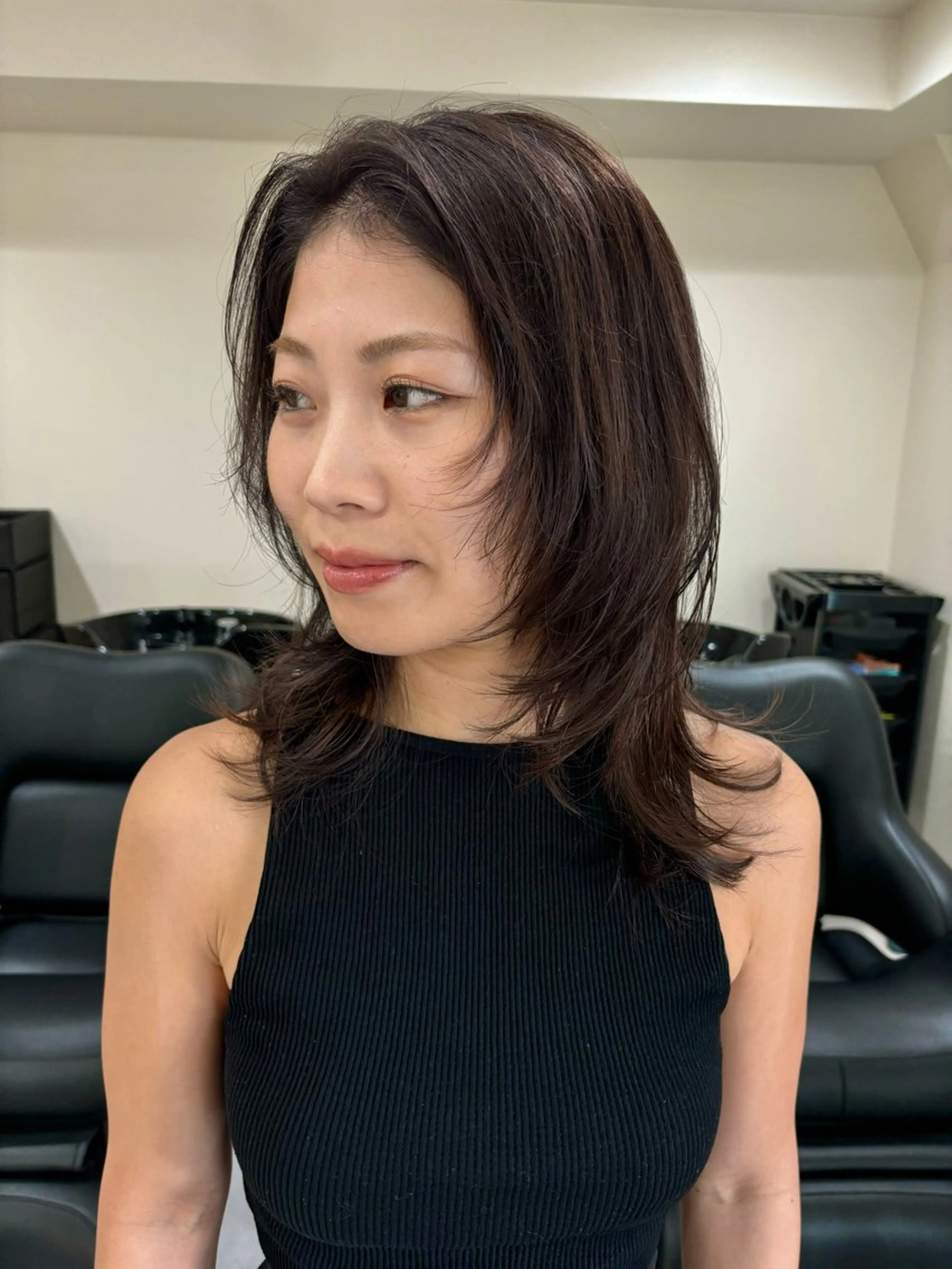 ミディアム カラー ブラウンカラー カシス レイヤーカット icie所属・大阪ヴィーガンサロン KANAKOのヘアスタイル