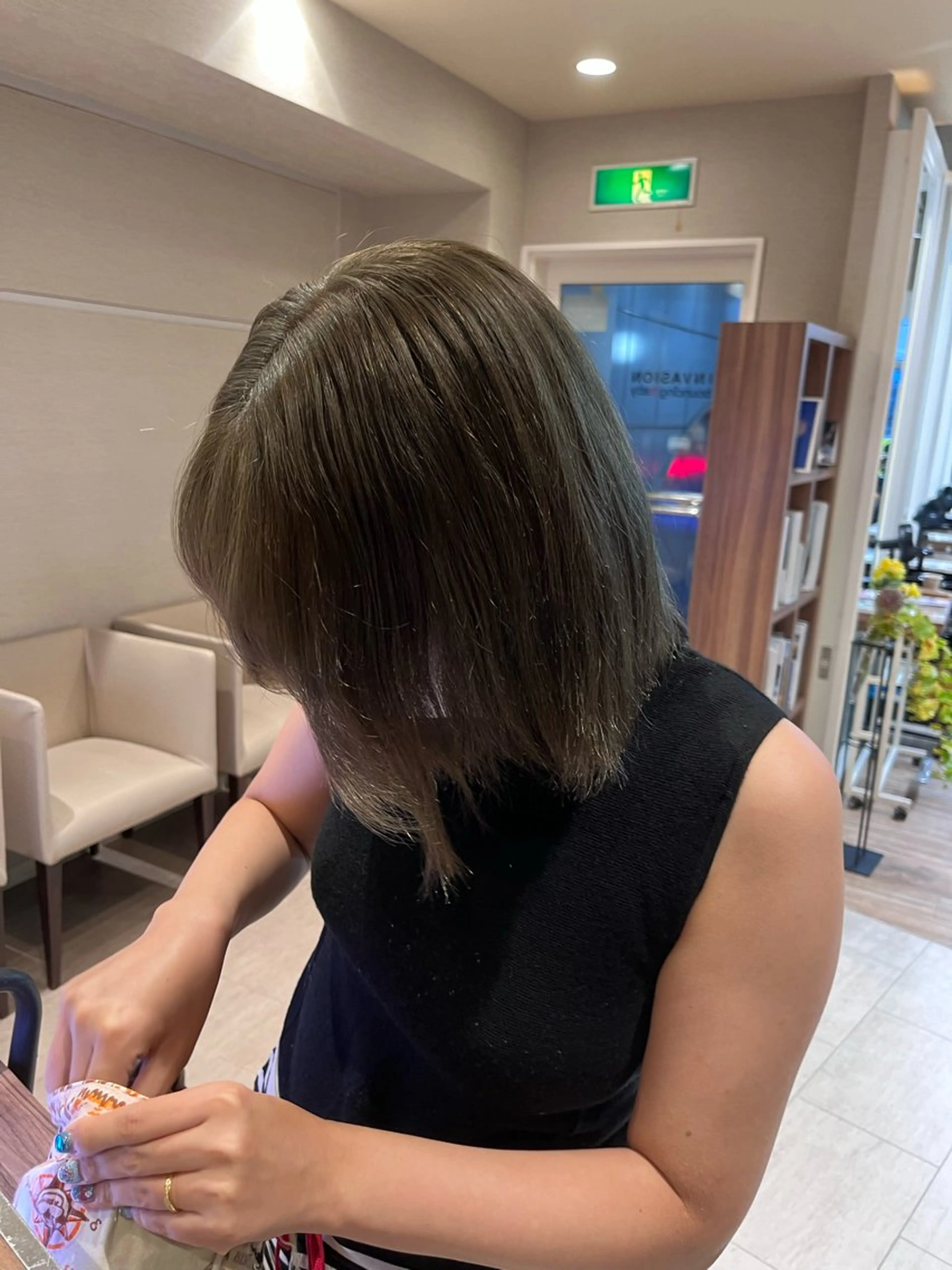 ミディアム カラー ベージュカラー ブリーチ オリーブベージュ ヘアカラー dogstar小林諒 レイヤー/パーマのヘアスタイル